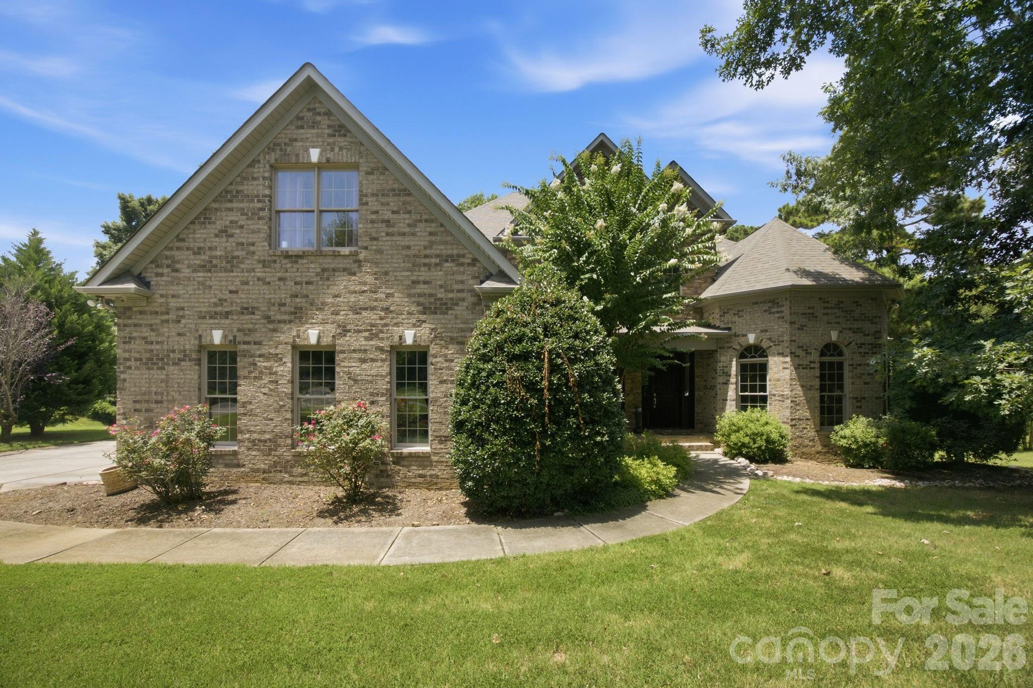 579 Morning Glory Court, Lake Wylie, photo 1 of 8