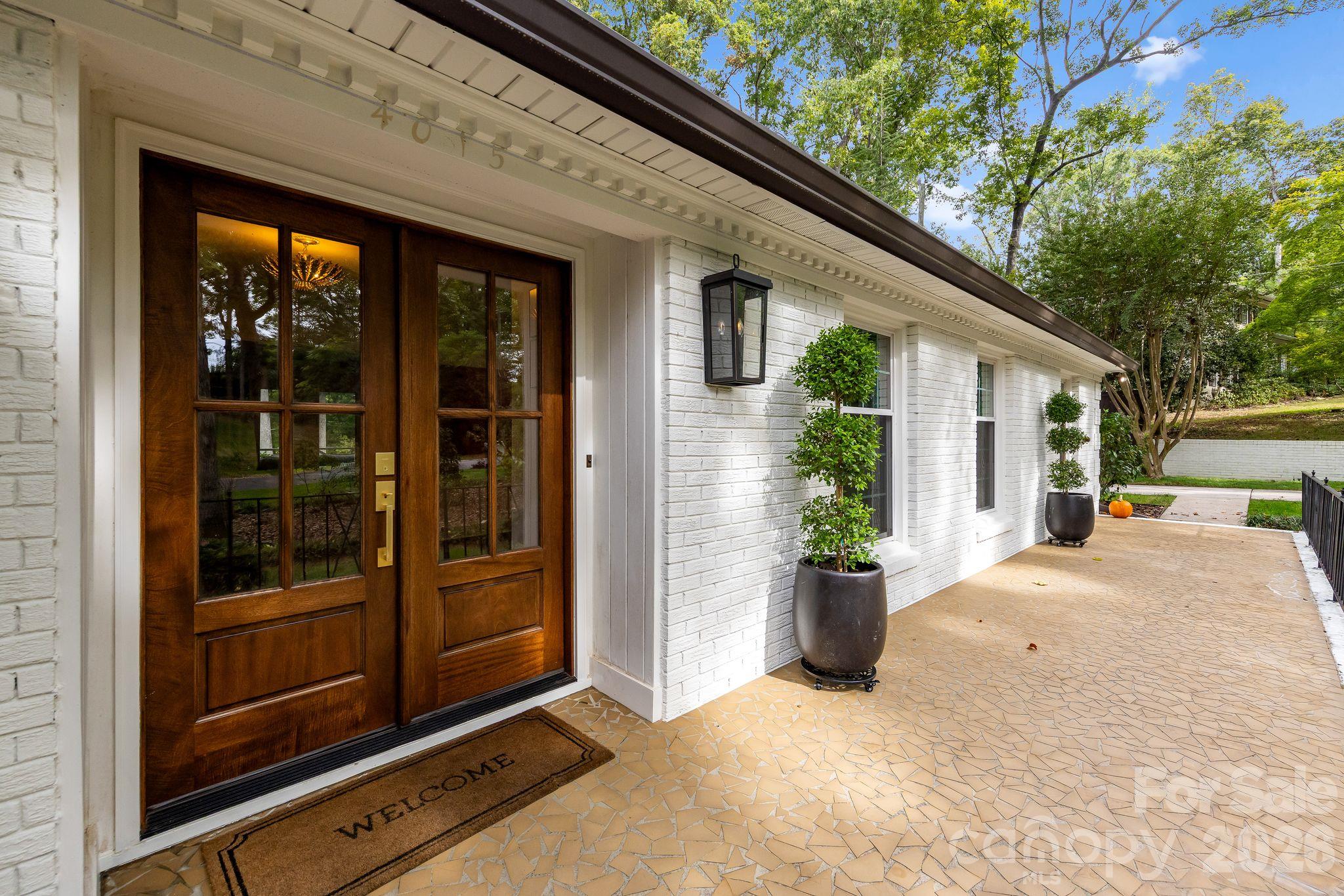 4015 Oldfield Road, Charlotte, photo 2 of 8