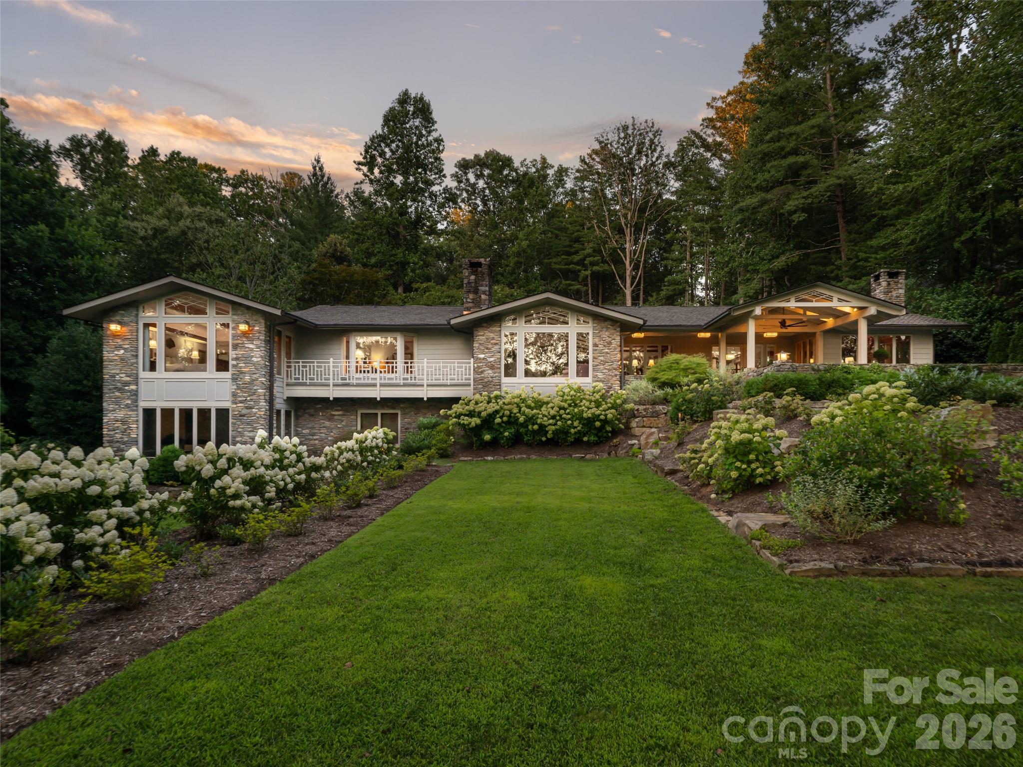 17 Amherst Road, Biltmore Forest, photo 1 of 8