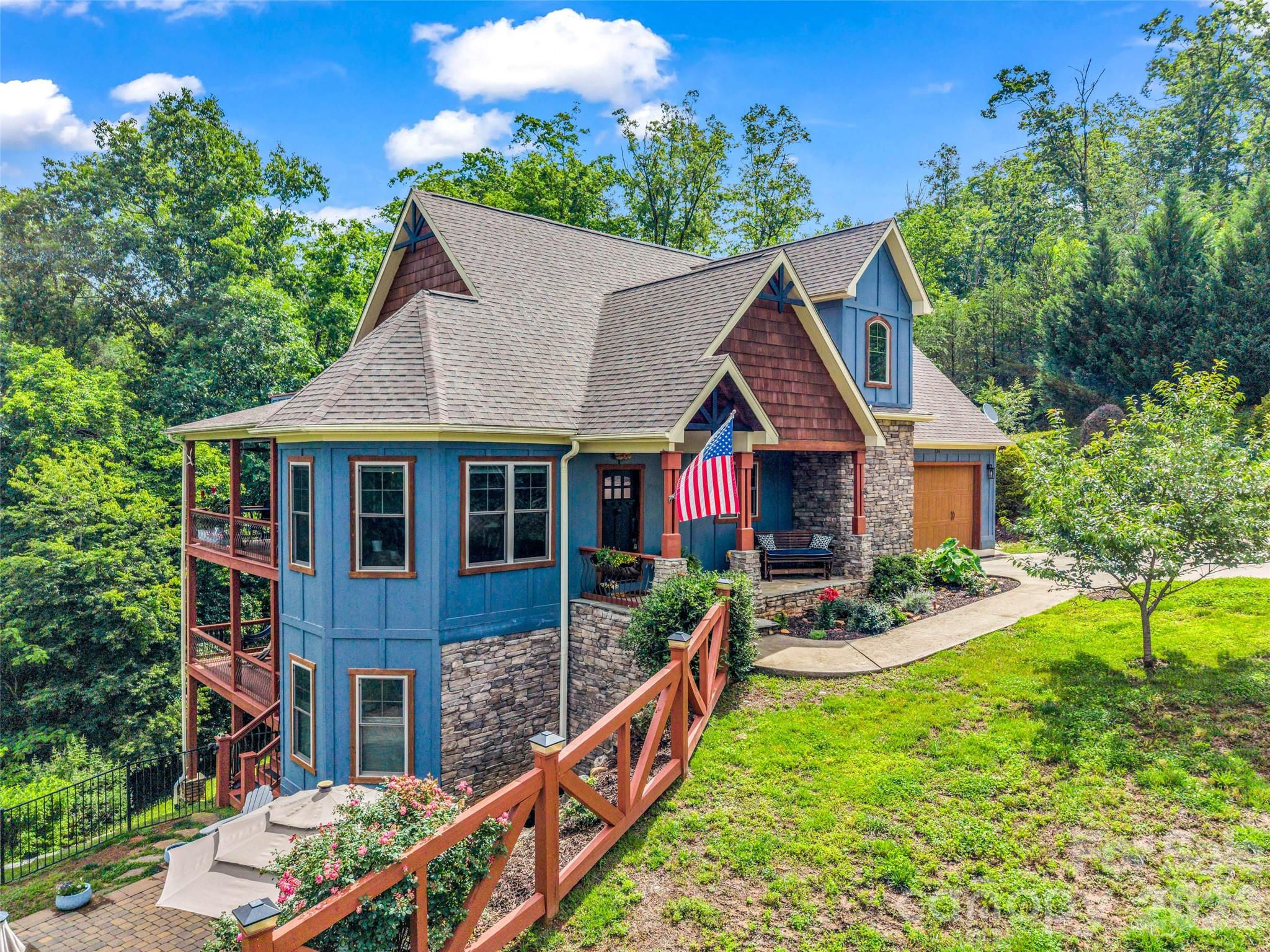 334 Willow Top Lane, Lake Lure, photo 4 of 8