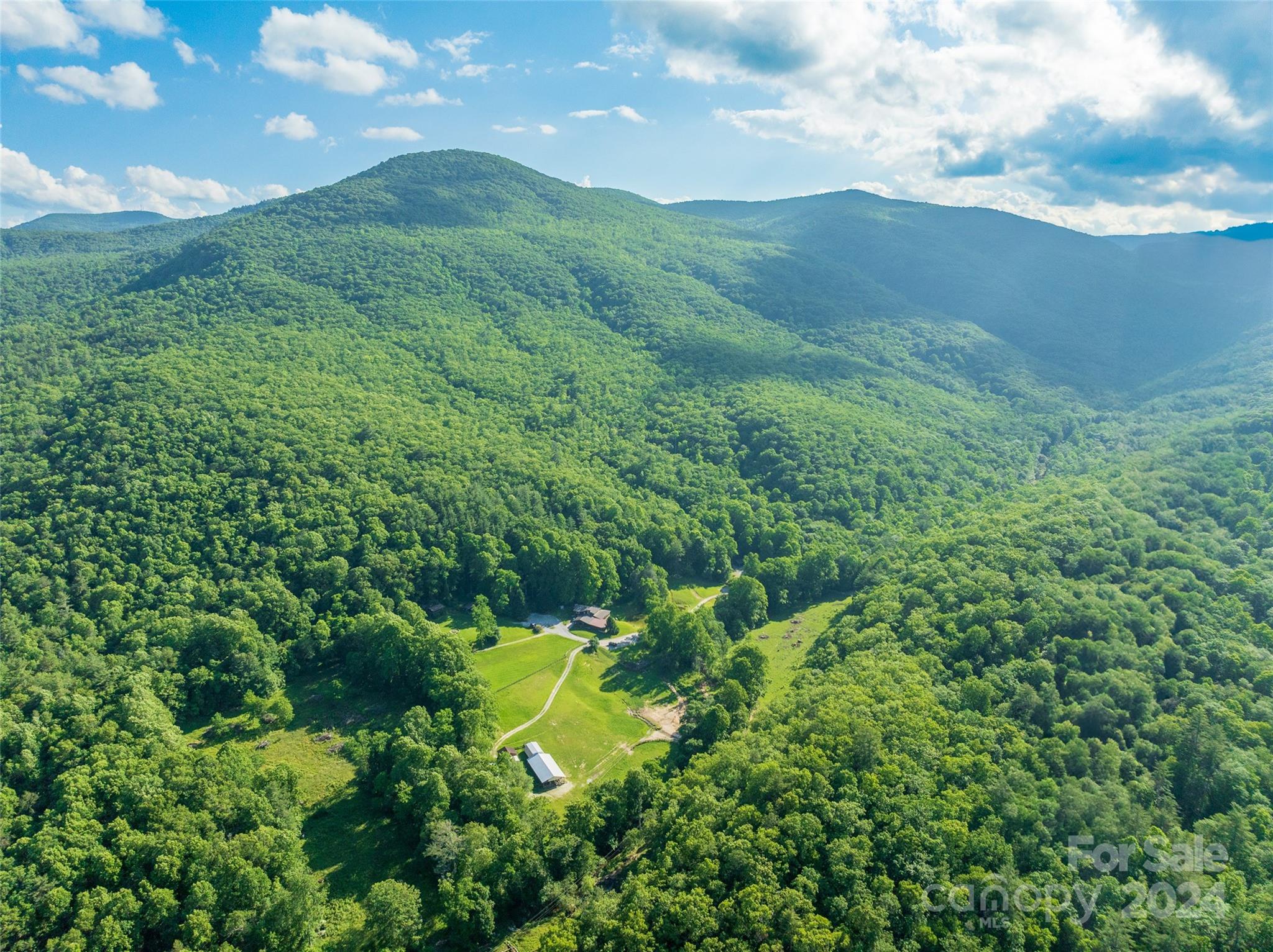 500 Winding Gap Road, Lake Toxaway, photo 2 of 8