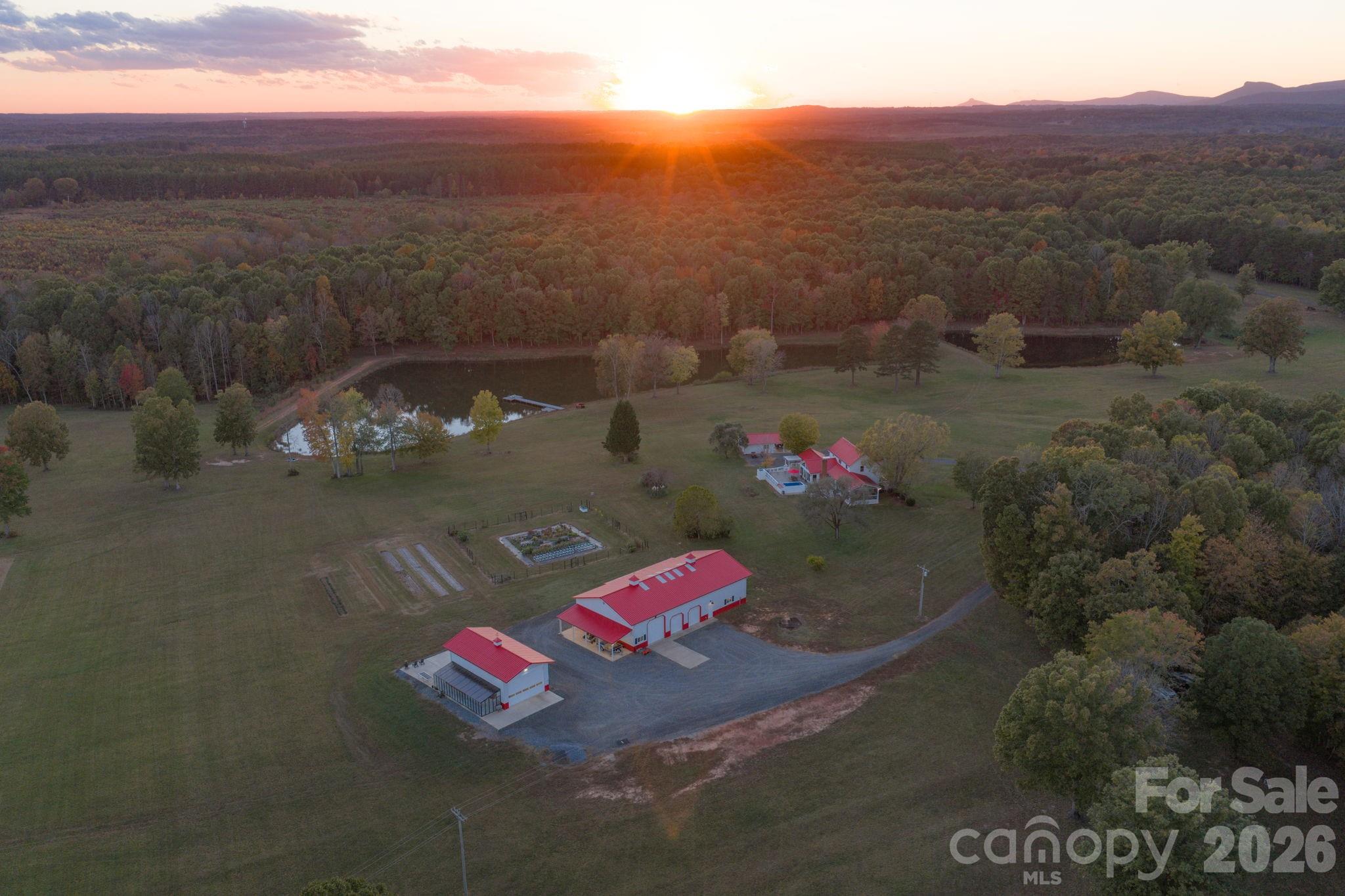 1260a Beaver Island Trail Road, Walnut Cove, photo 2 of 8