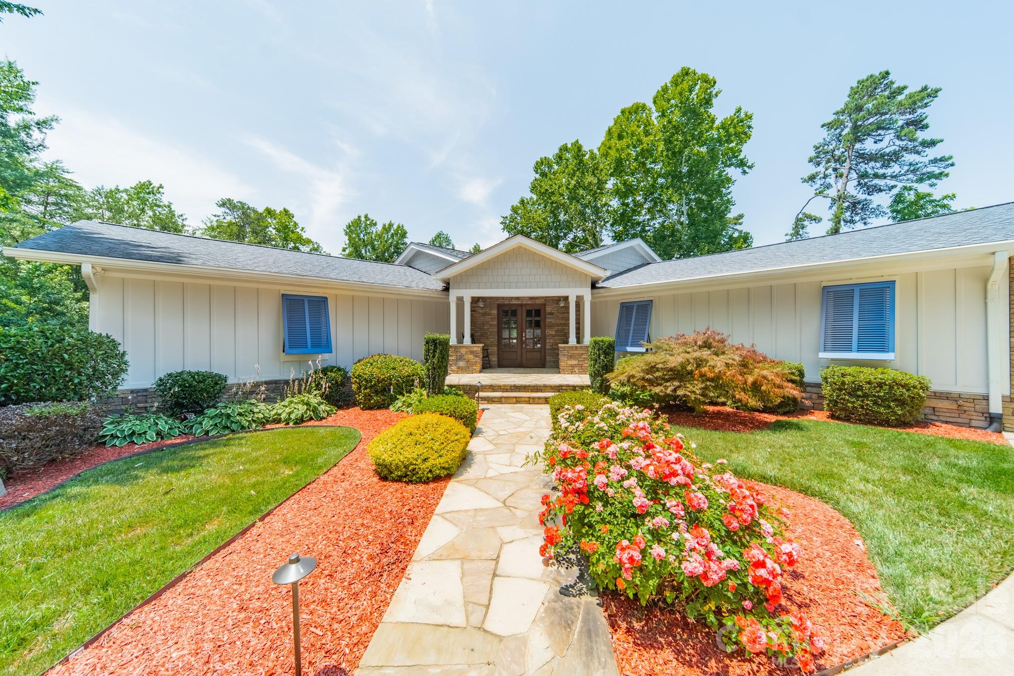 19533 Bustle Road, Cornelius, photo 1 of 8