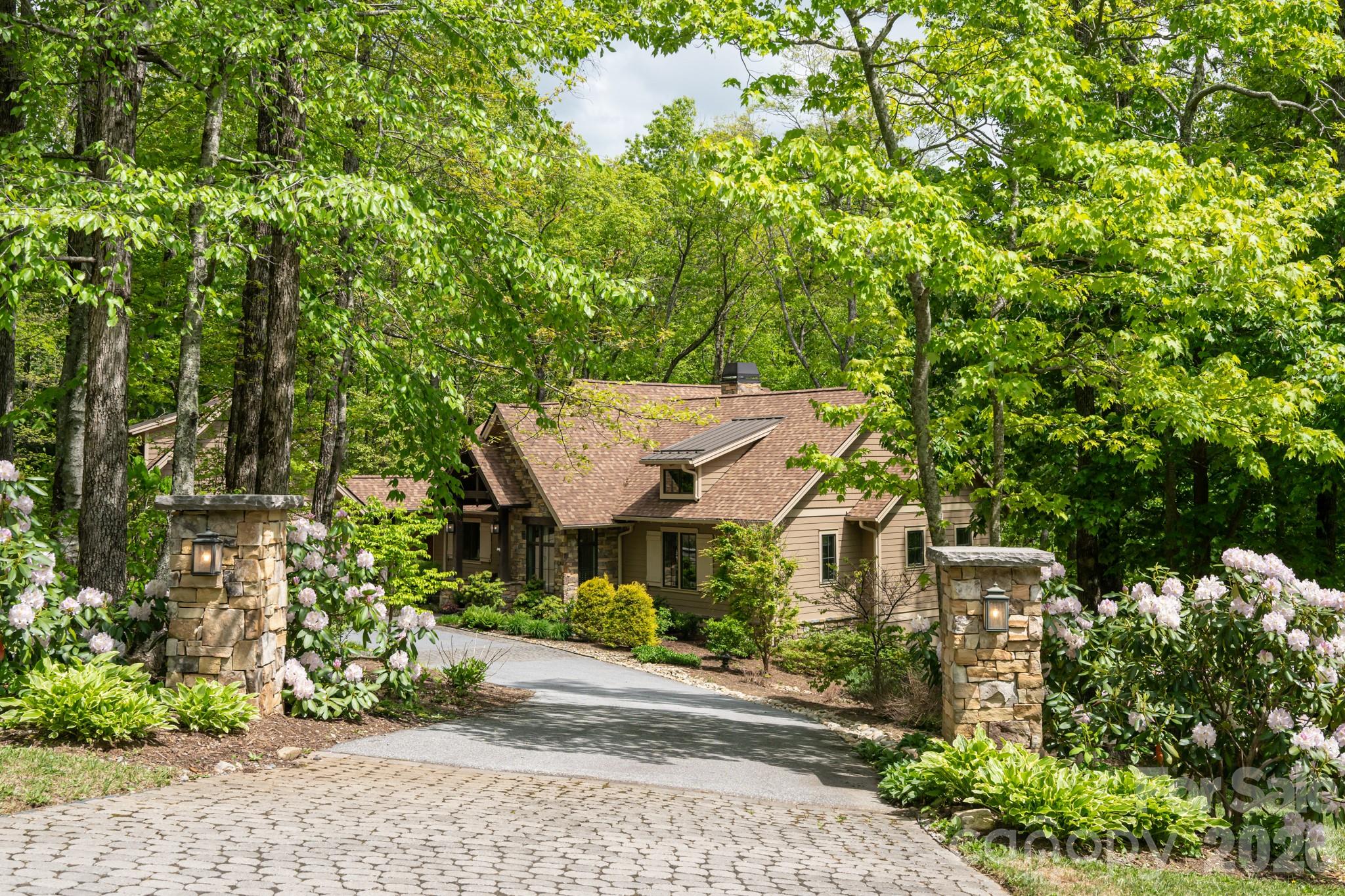 587 Autumn Sky Drive, Hendersonville, photo 3 of 8