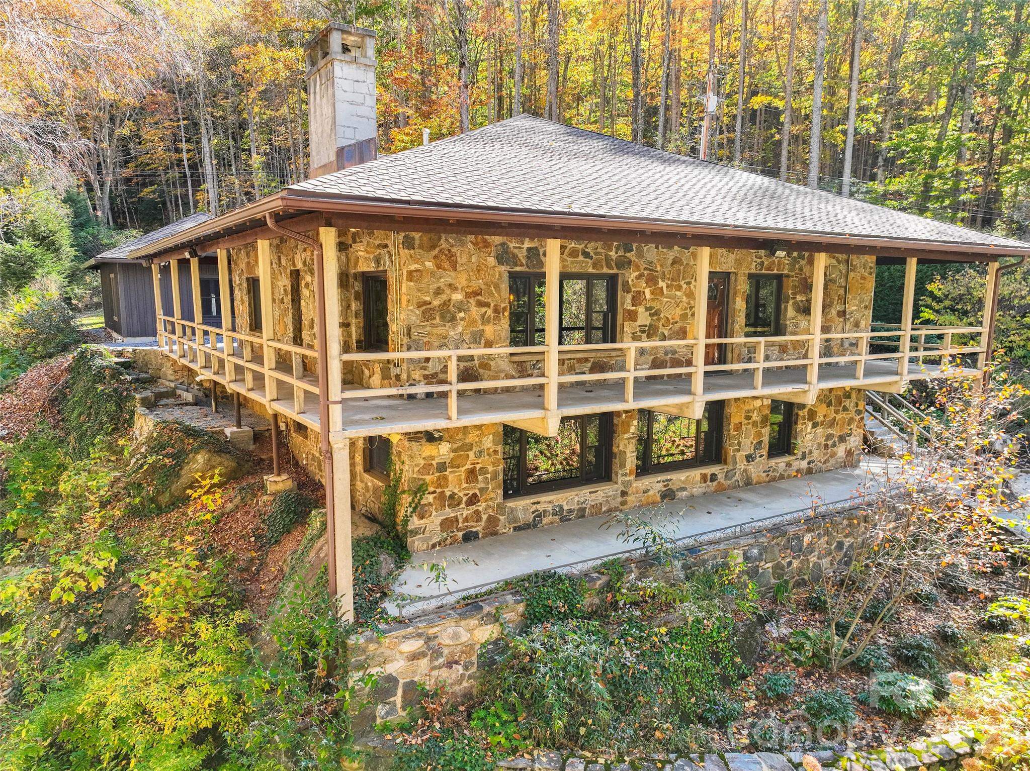 191 N Fork Road, Burnsville, photo 1 of 8