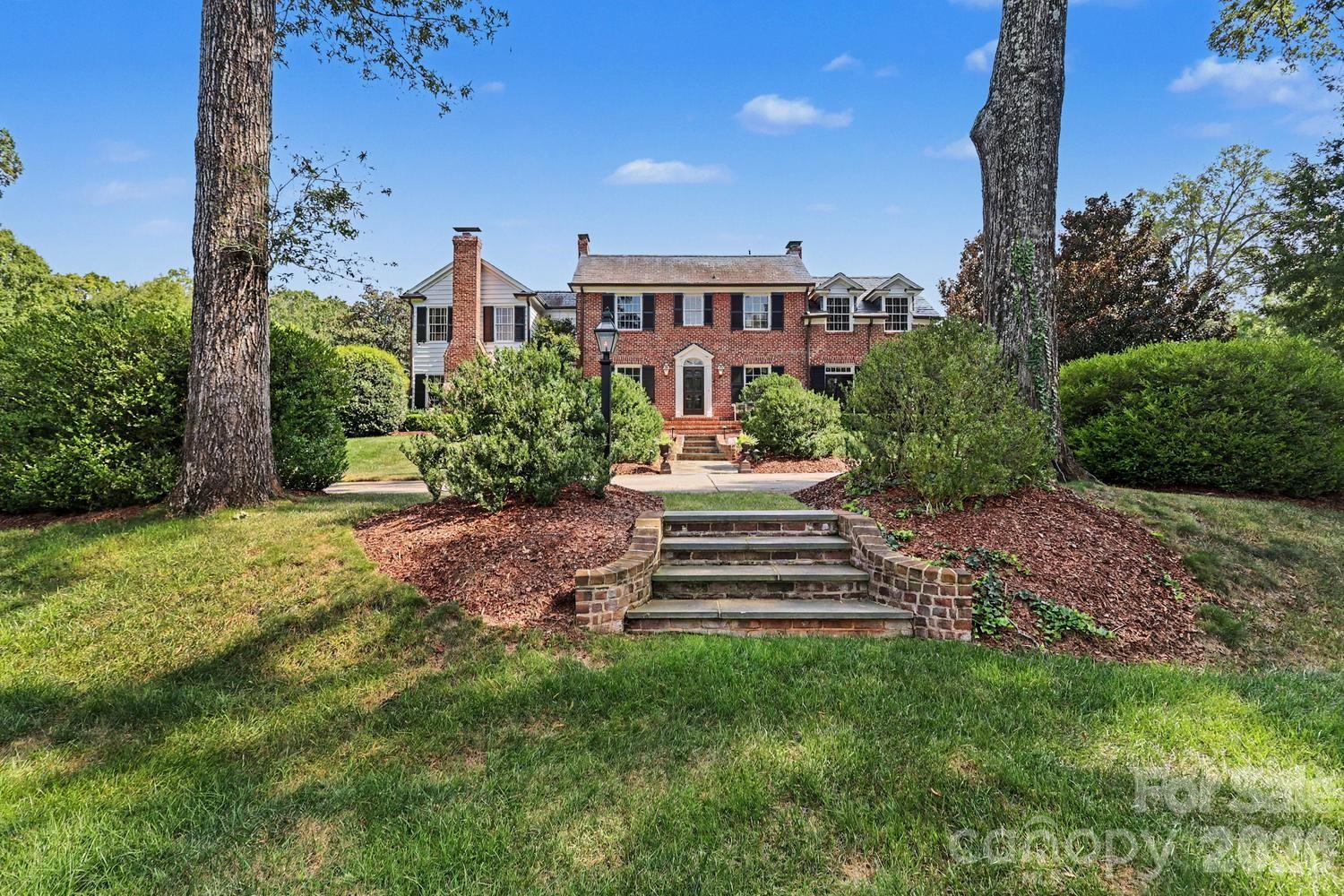 1401 Queens Road W, Charlotte, photo 2 of 8