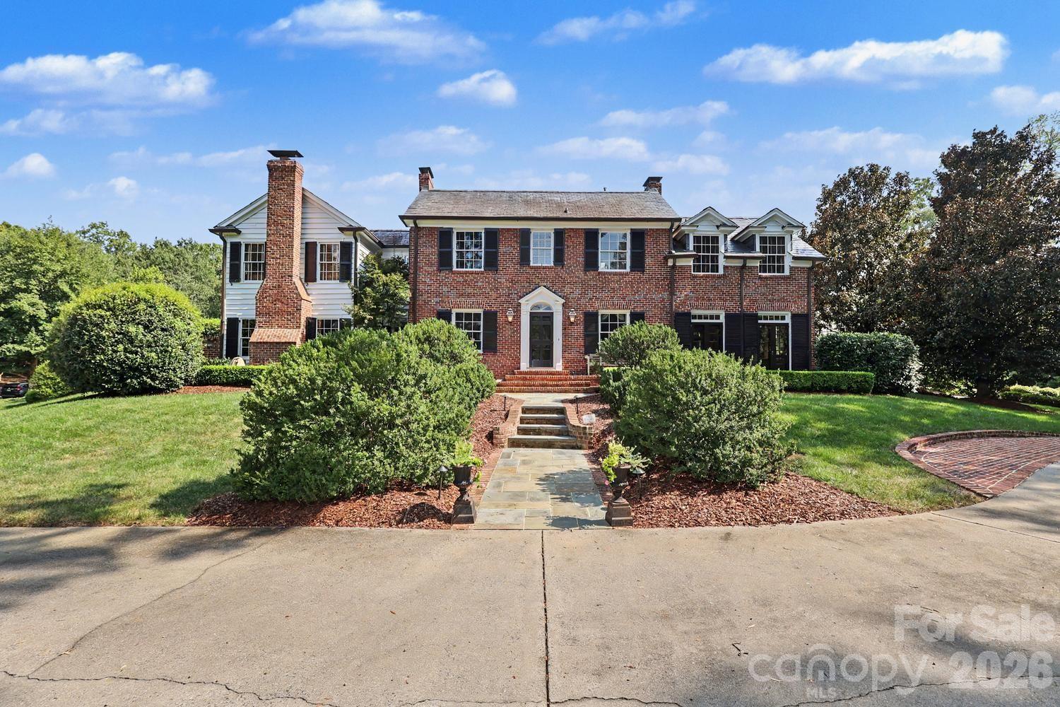 1401 Queens Road W, Charlotte, photo 1 of 8