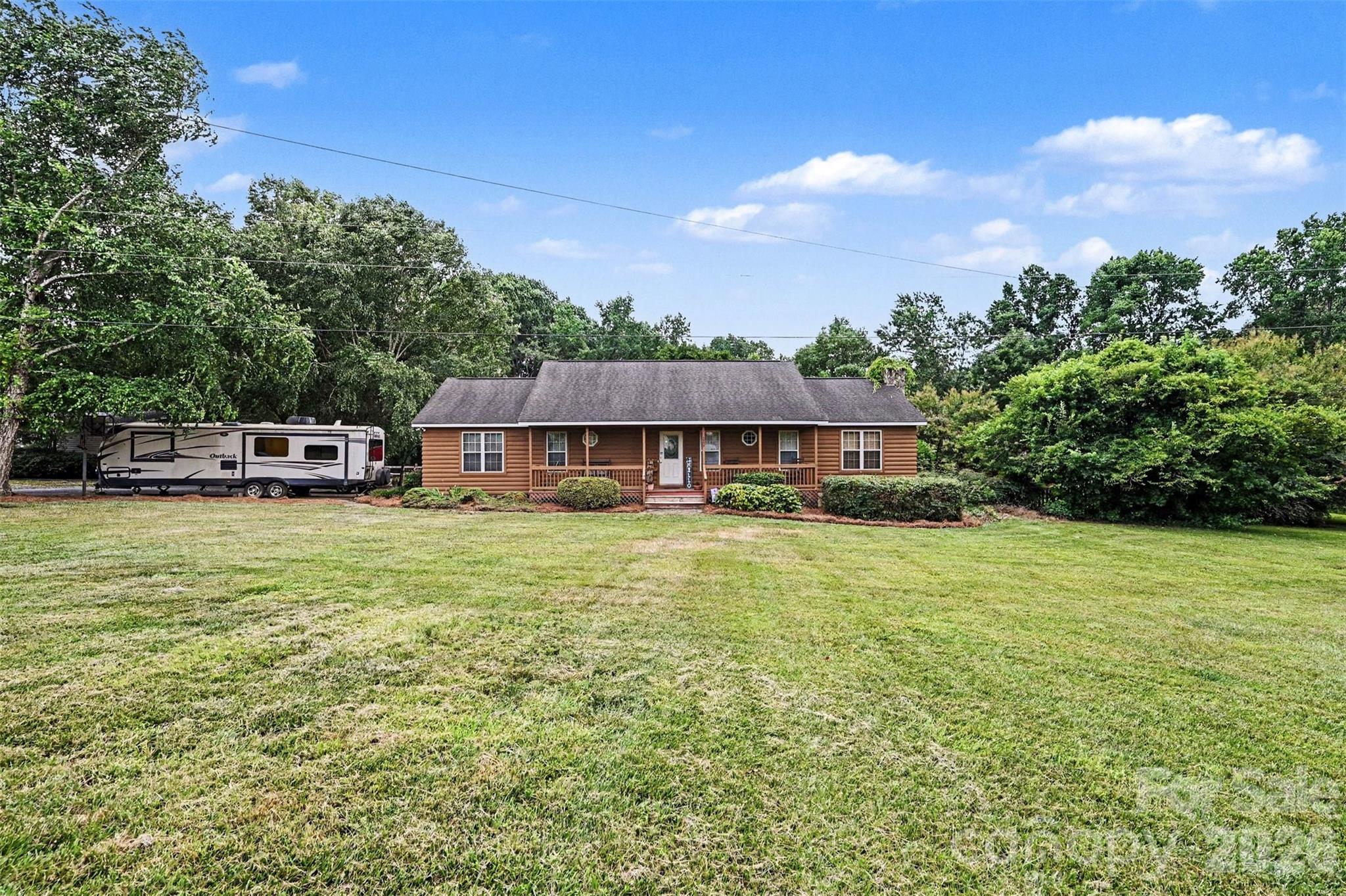 3999 Fincher Road, Matthews, photo 1 of 8