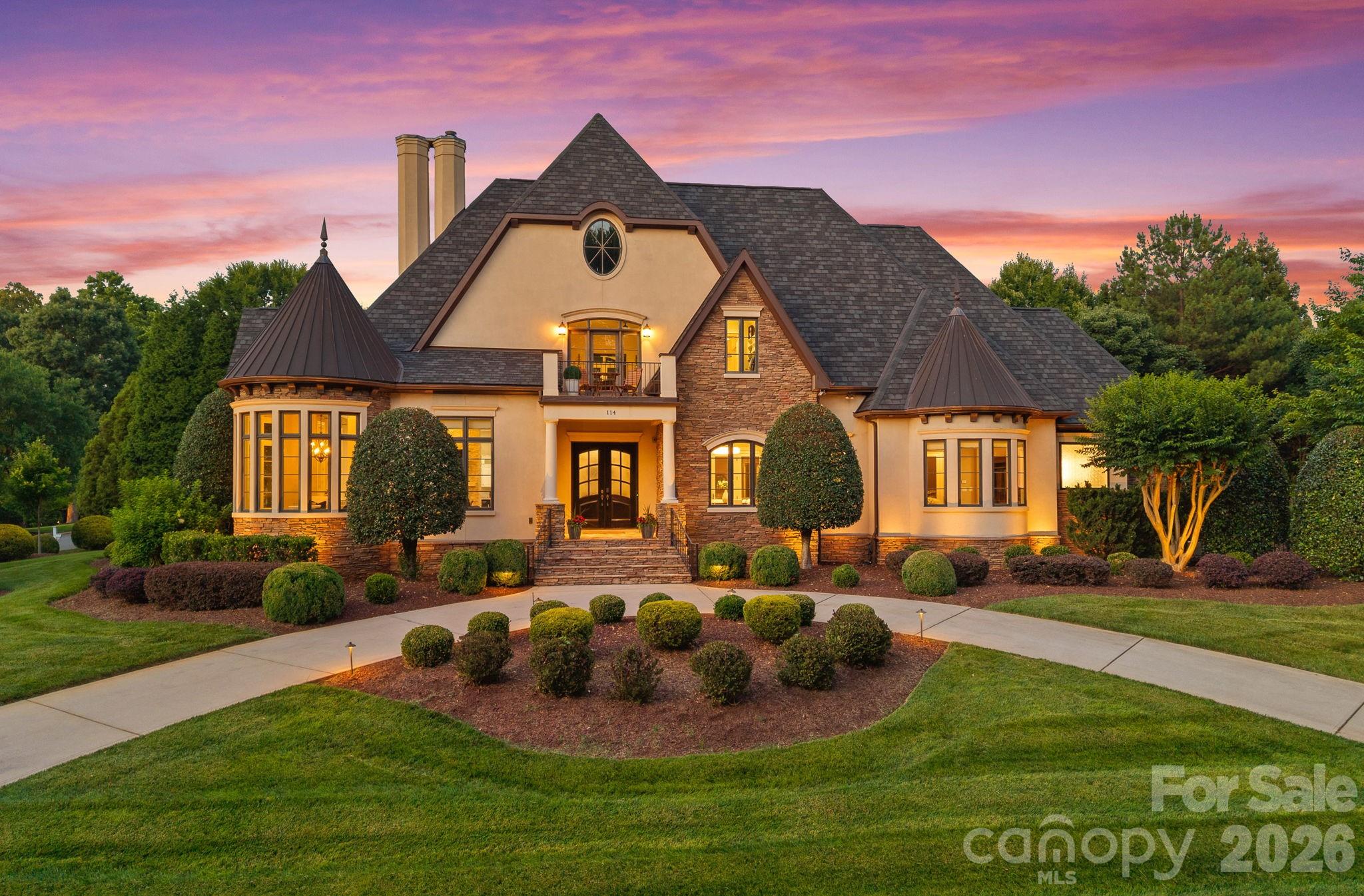 114 Thurstons Way, Mooresville, photo 2 of 8