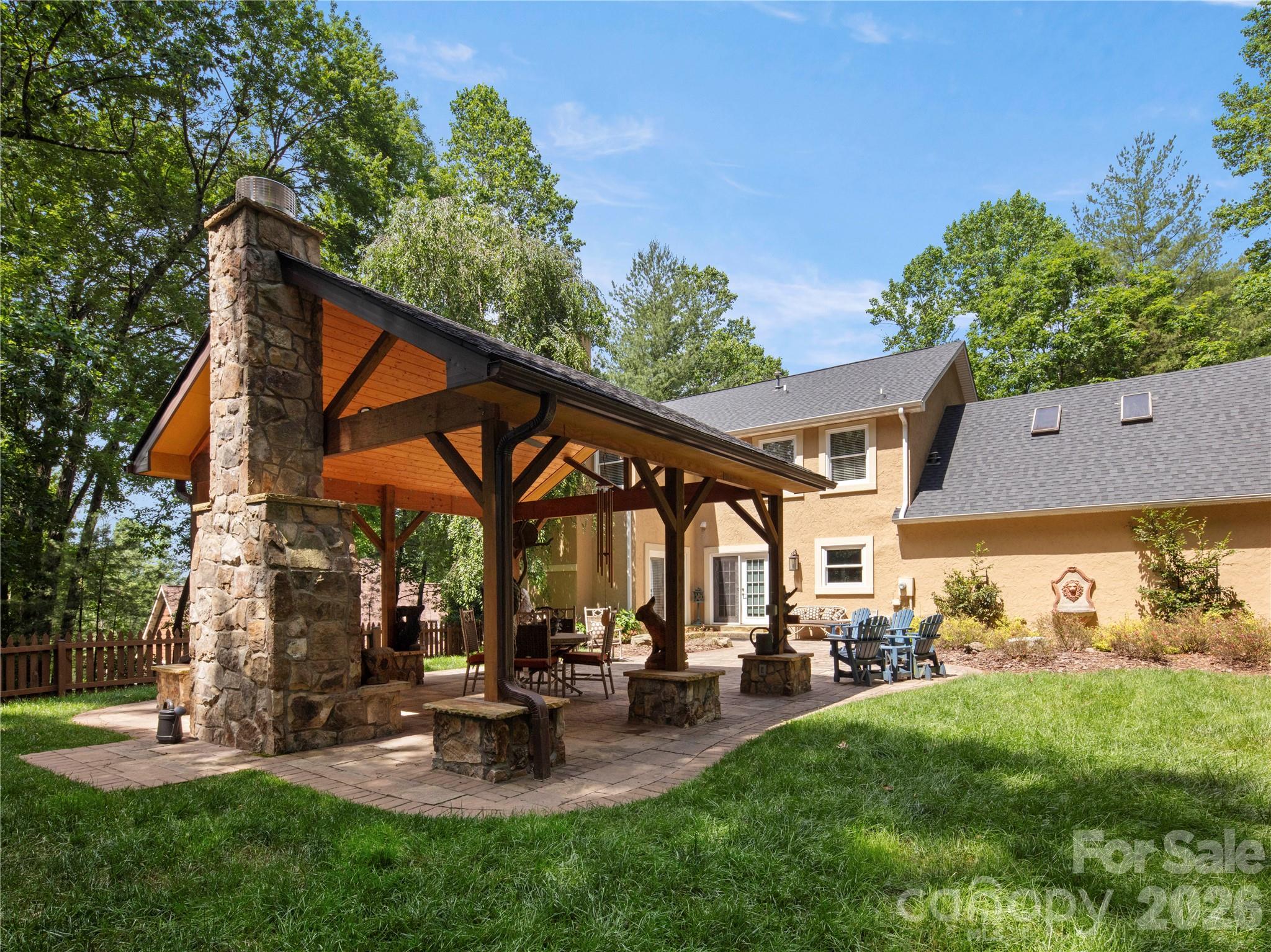 105 Braeside Circle, Asheville, photo 1 of 8