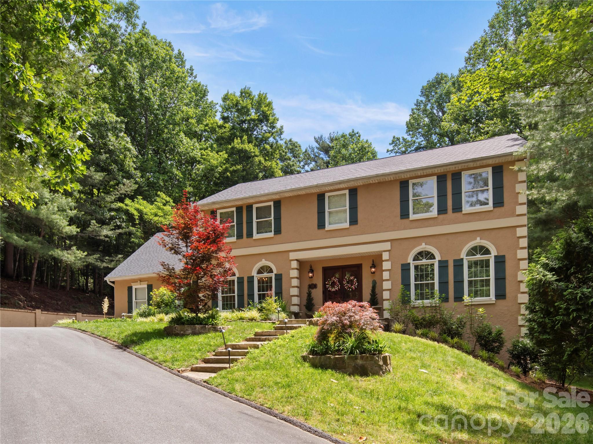 105 Braeside Circle, Asheville, photo 2 of 8