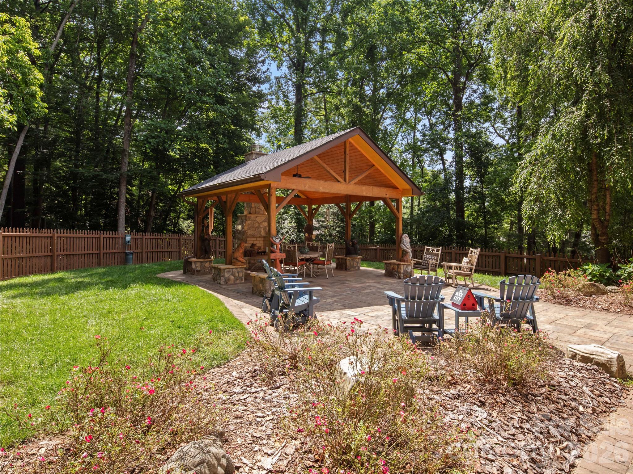 105 Braeside Circle, Asheville, photo 4 of 8