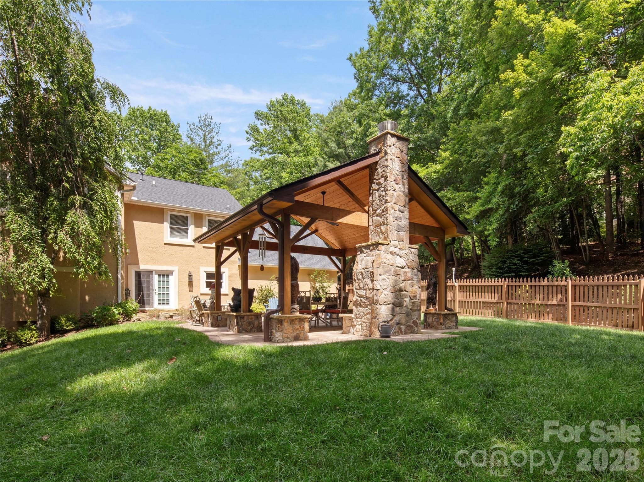 105 Braeside Circle, Asheville, photo 6 of 8