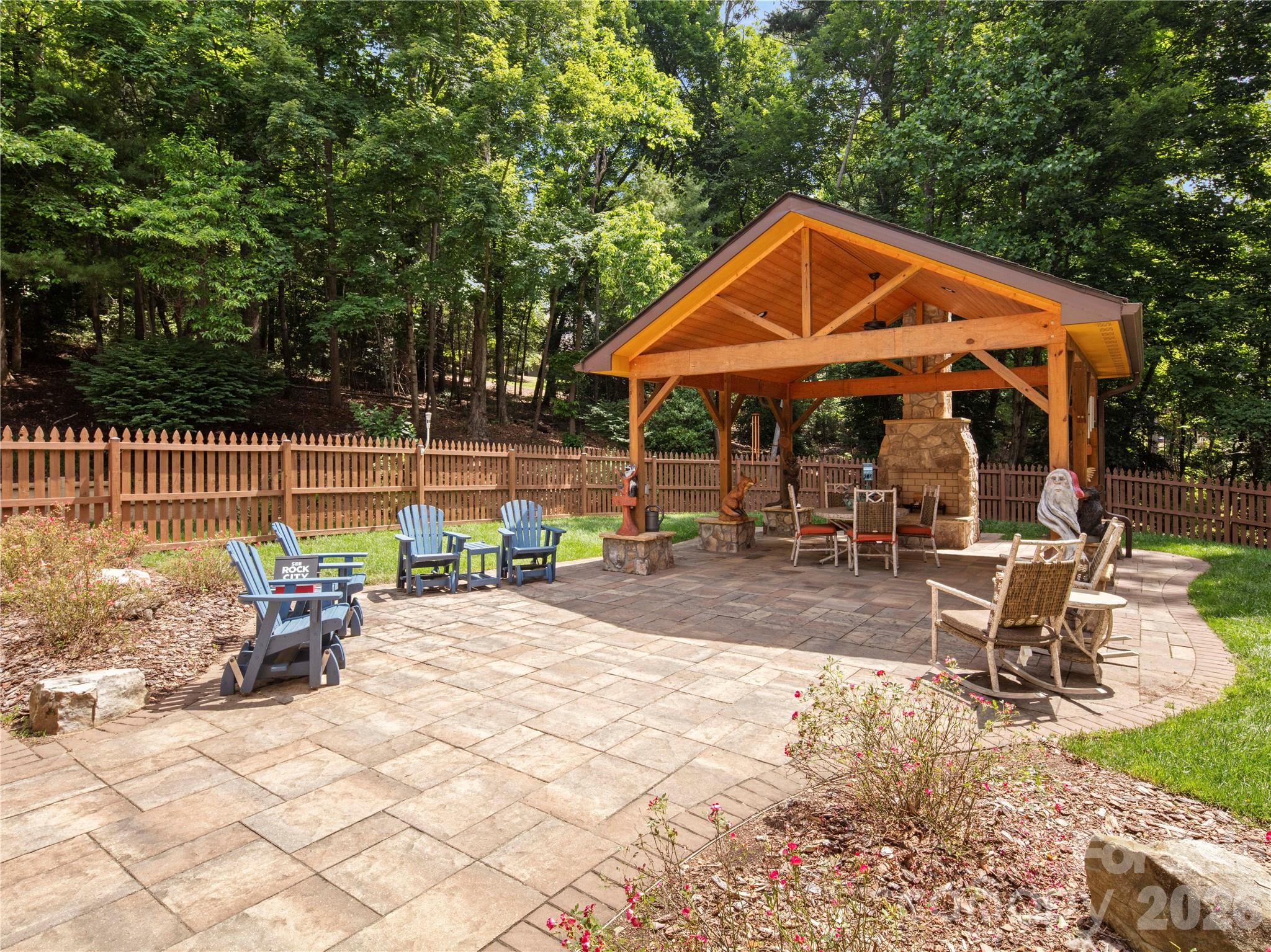 105 Braeside Circle, Asheville, photo 3 of 8