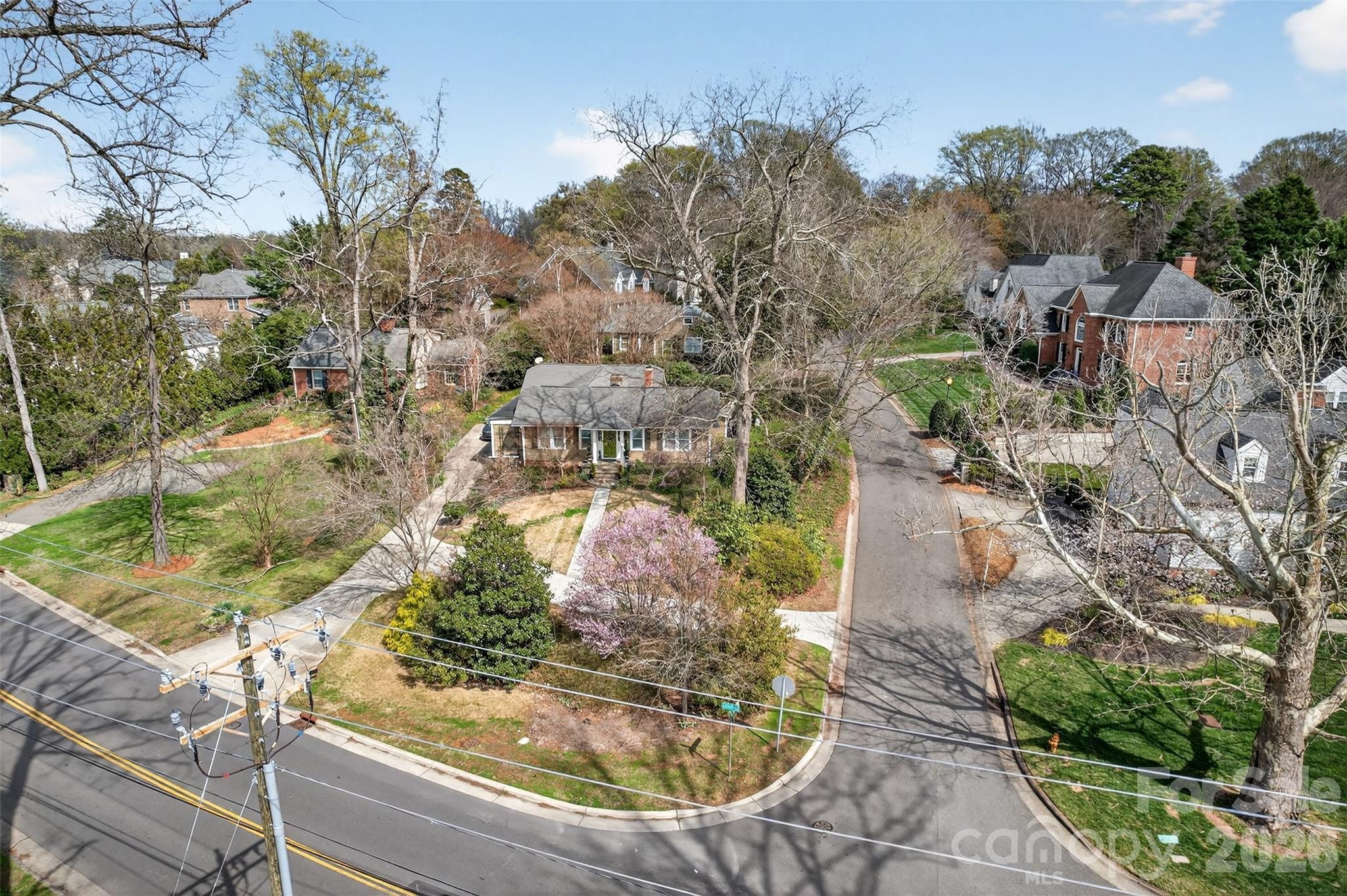 2527 Sharon Road, Charlotte, photo 4 of 8