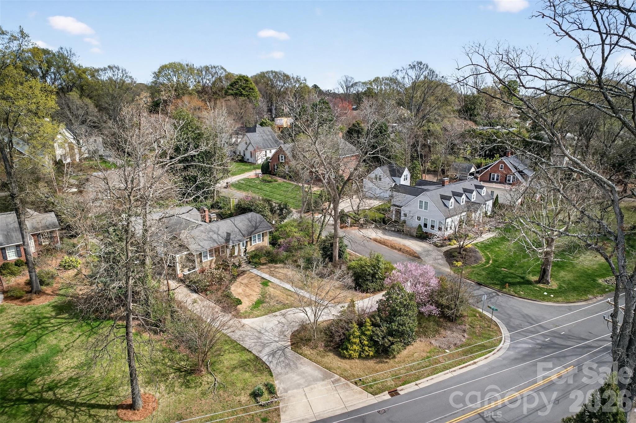 2527 Sharon Road, Charlotte, photo 3 of 8