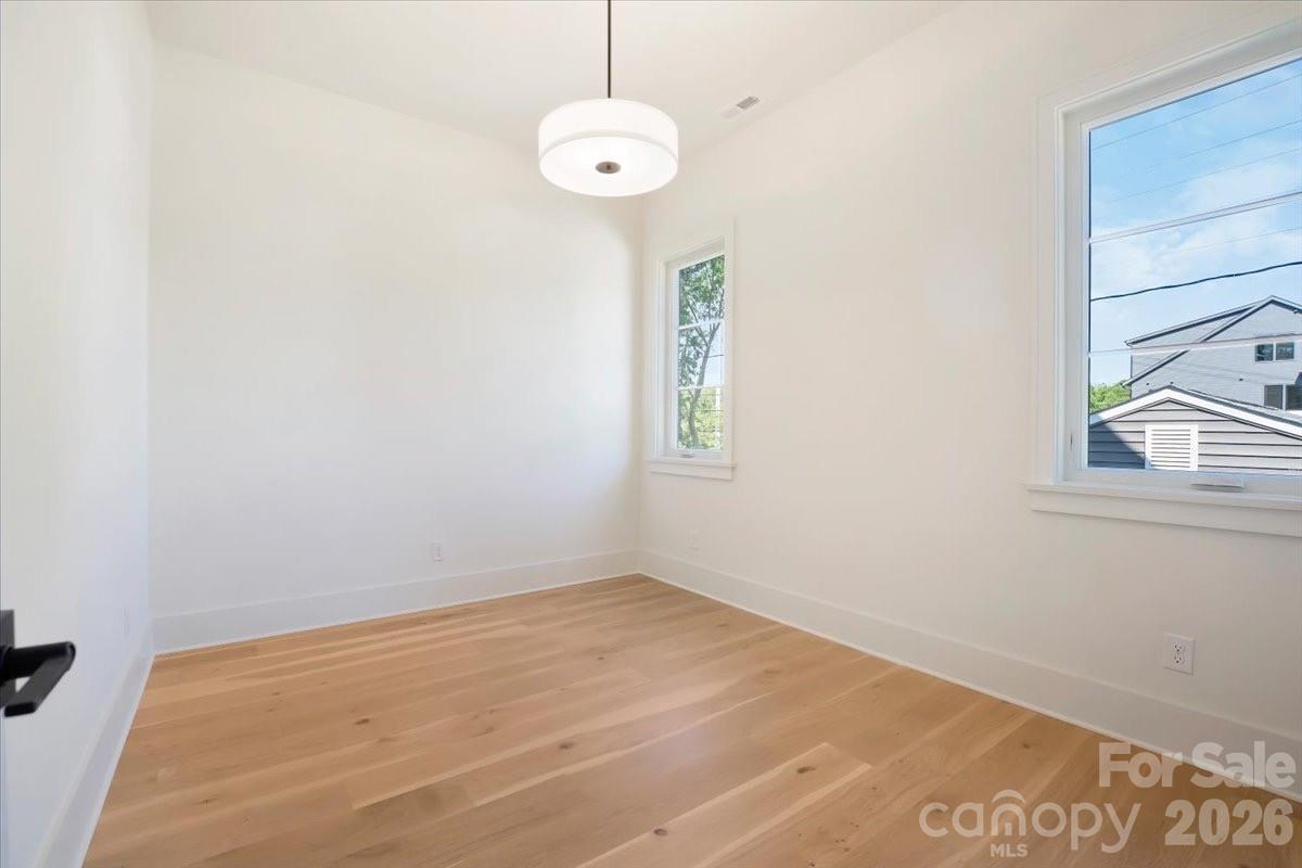 428 Dover Avenue, Charlotte, photo 8 of 8