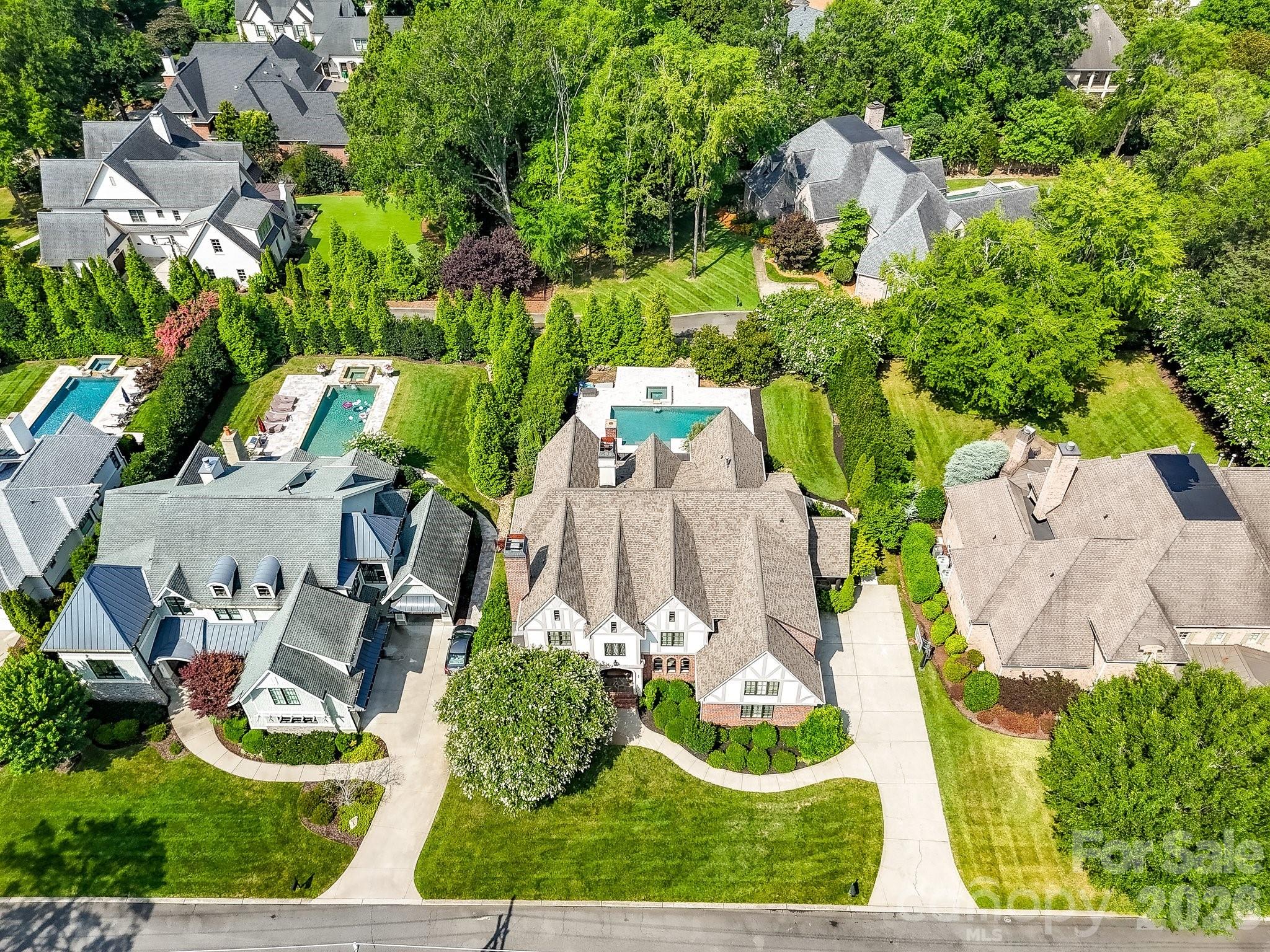 808 Huntington Park Drive, Charlotte, photo 3 of 8