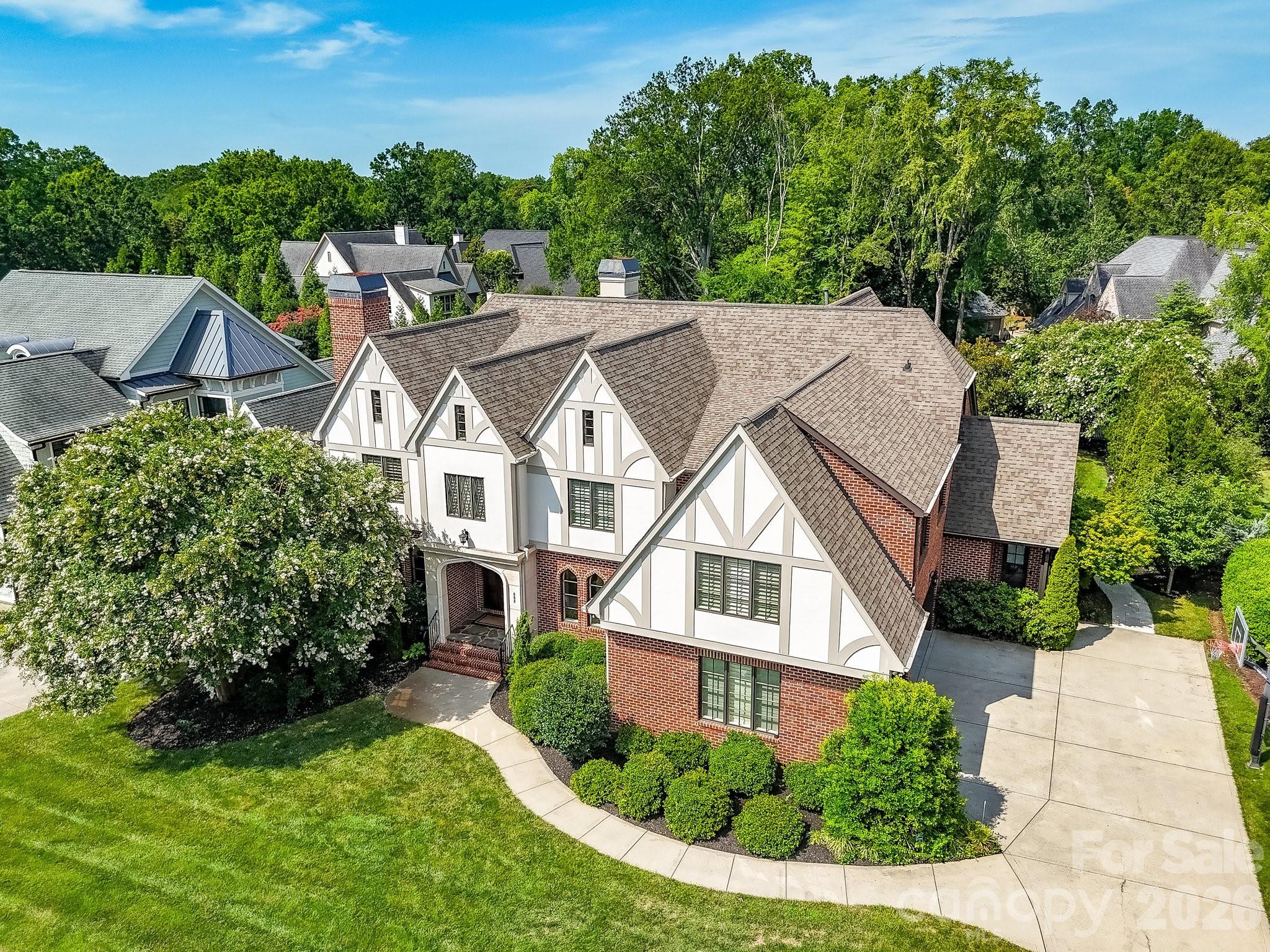 808 Huntington Park Drive, Charlotte, photo 1 of 8