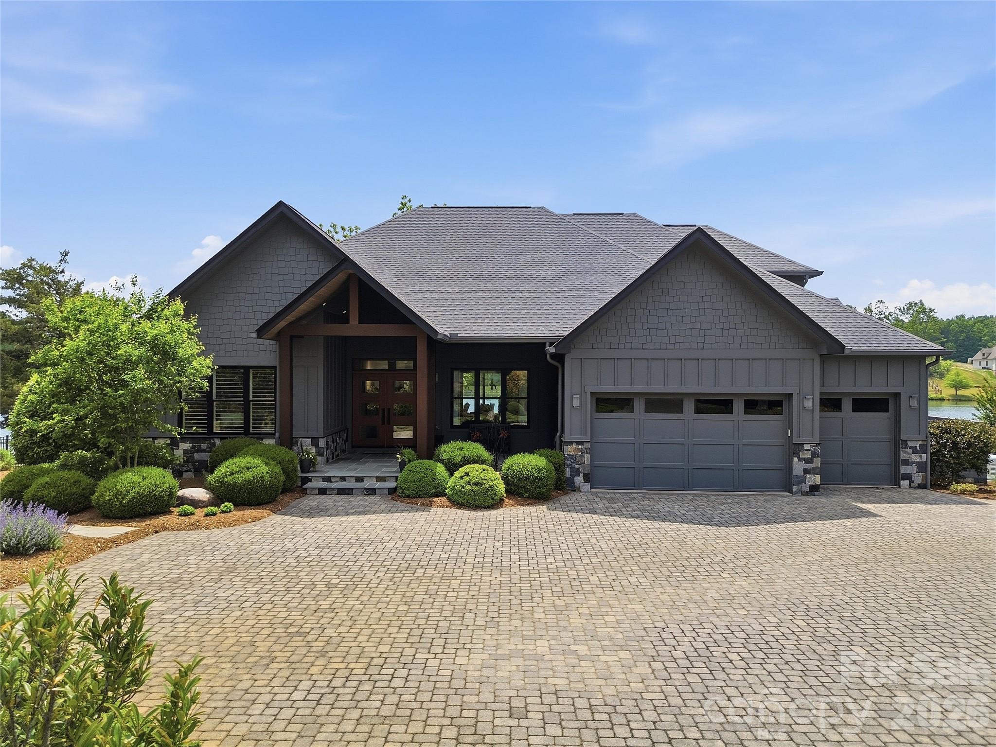 984 Mapleton Lane, Columbus, photo 2 of 8