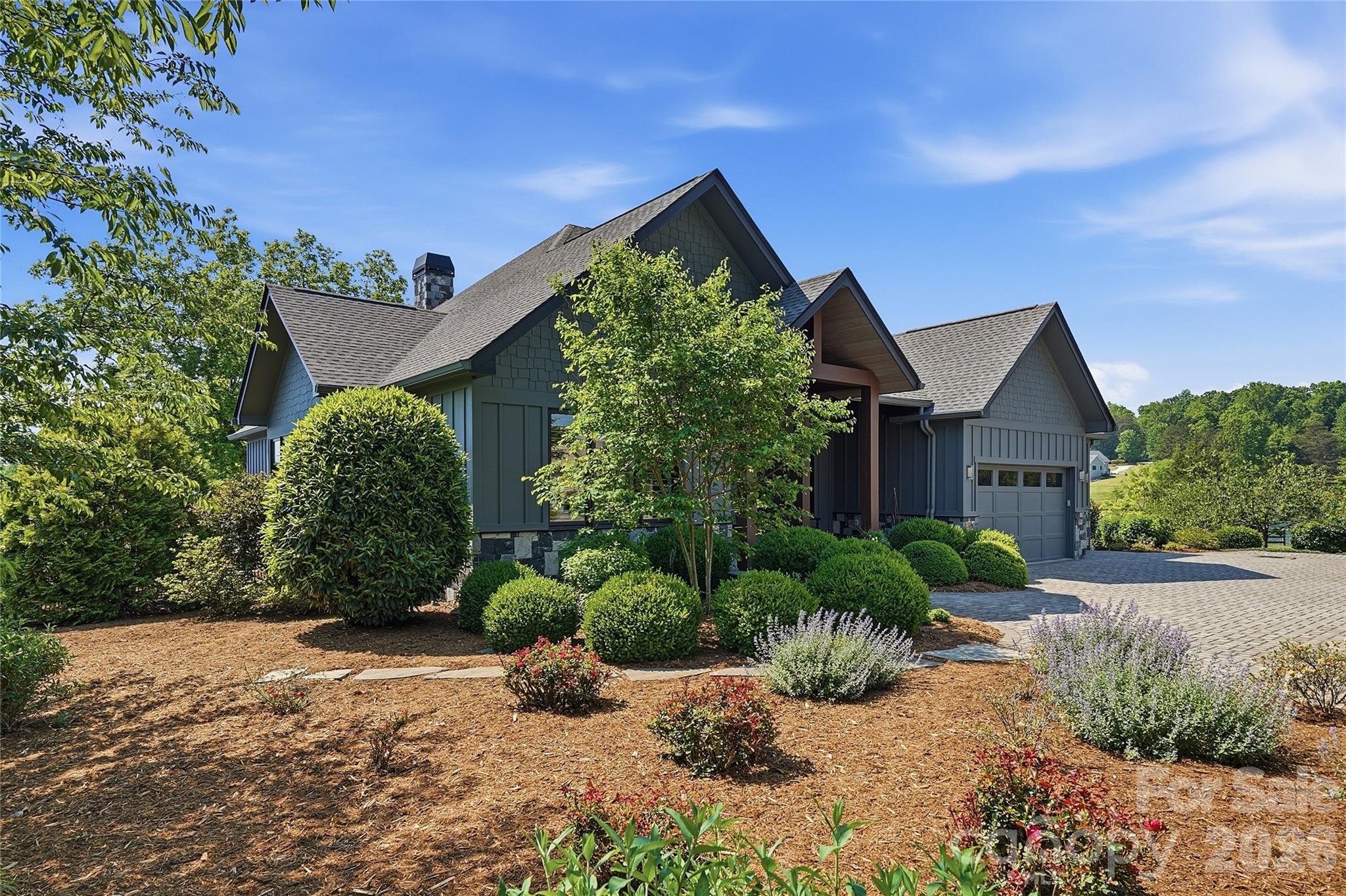 984 Mapleton Lane, Columbus, photo 3 of 8