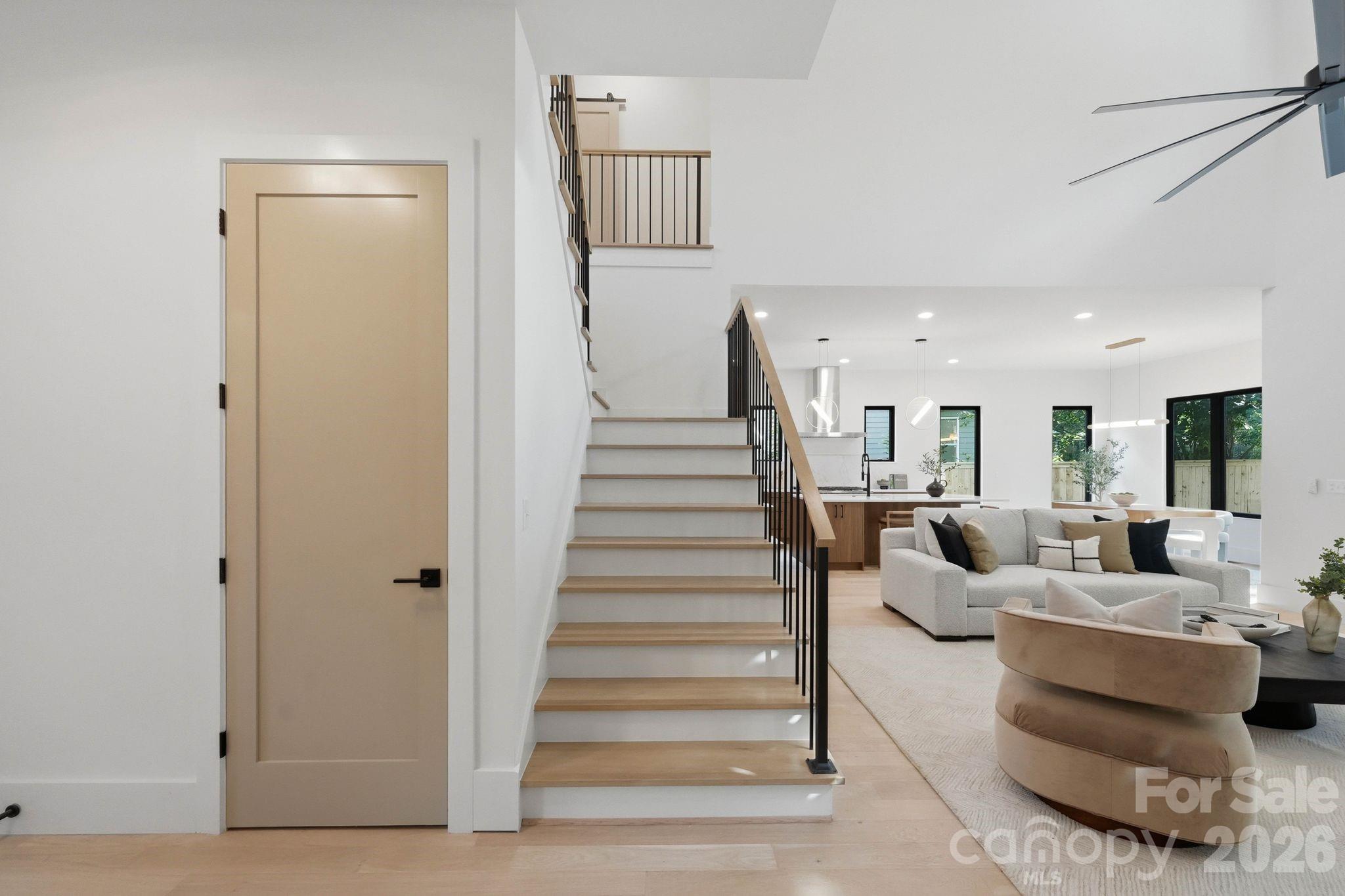 1427 N Sharon Amity Road, Charlotte, photo 7 of 8