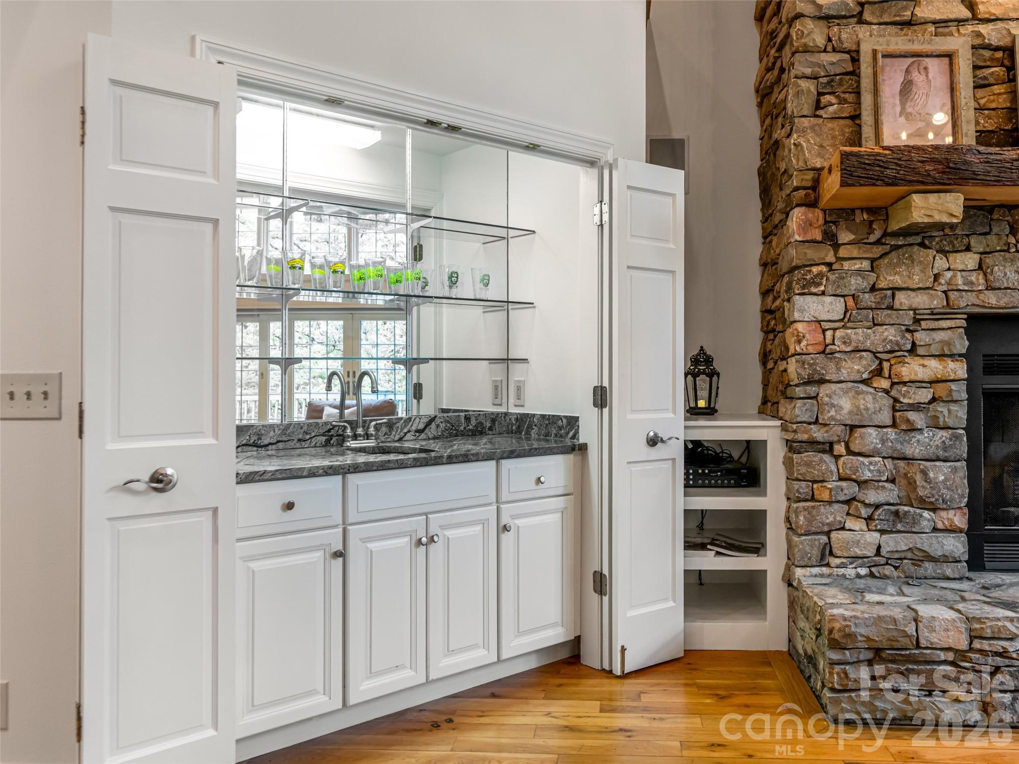 307 S Braeside Court, Asheville, photo 7 of 8