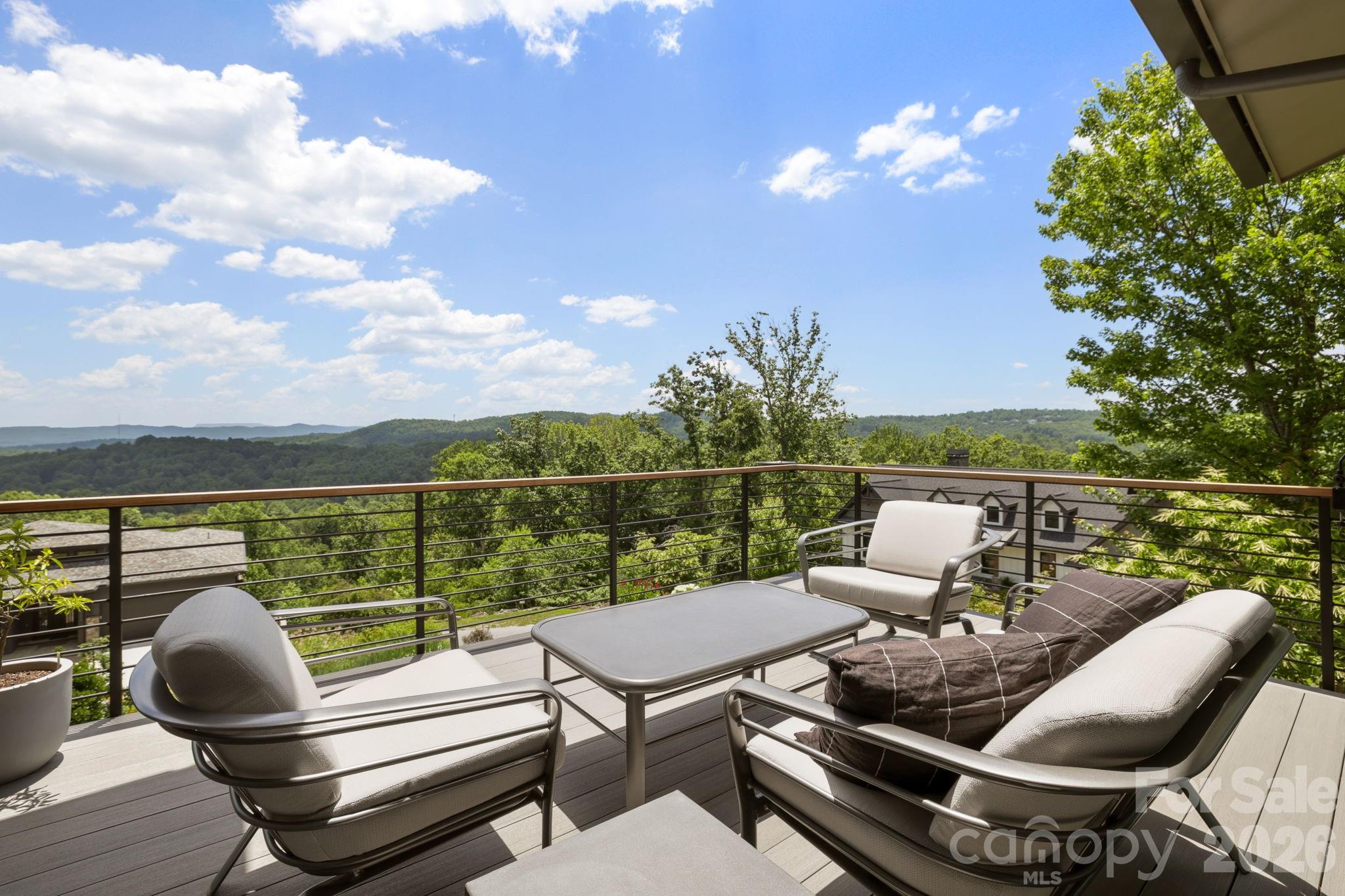 232 Curtain Bluff, Hendersonville, photo 2 of 8