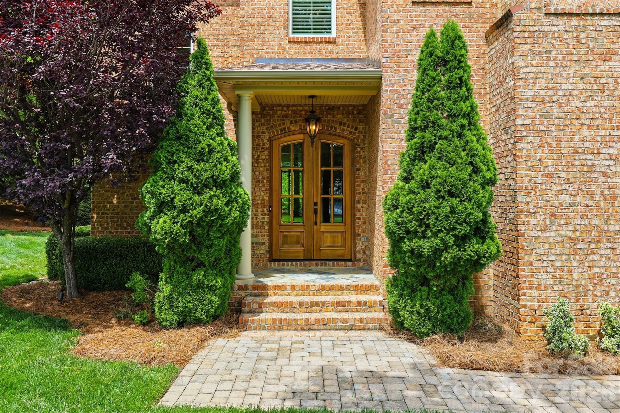 3531 Aqua Point Drive, York, photo 2 of 8