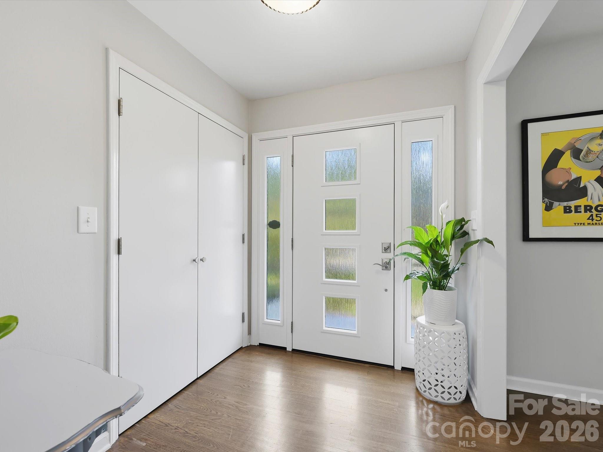 6419 Morven Lane, Charlotte, photo 2 of 8