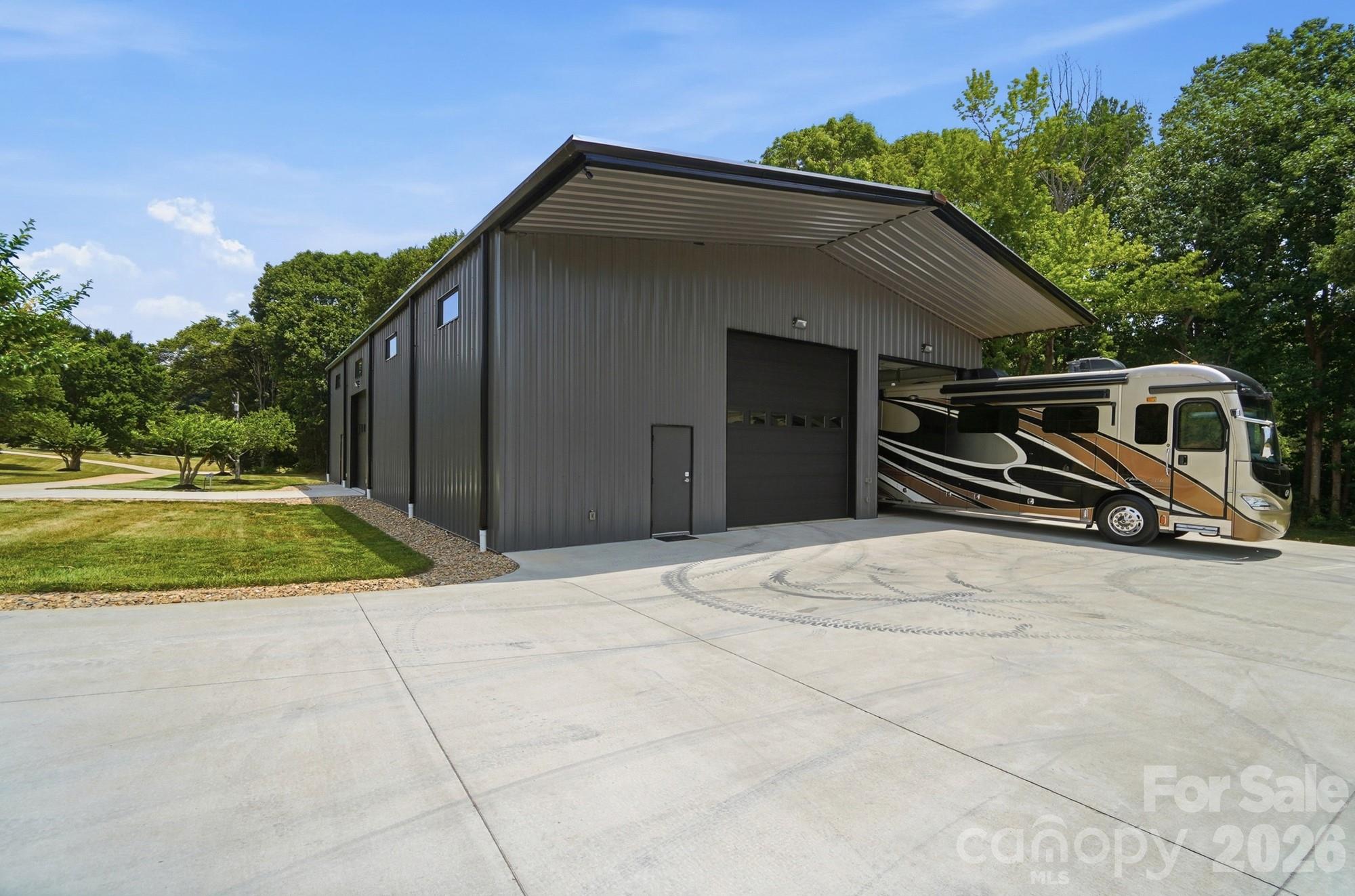 211 Winthrow Creek Road, Mooresville, photo 2 of 8