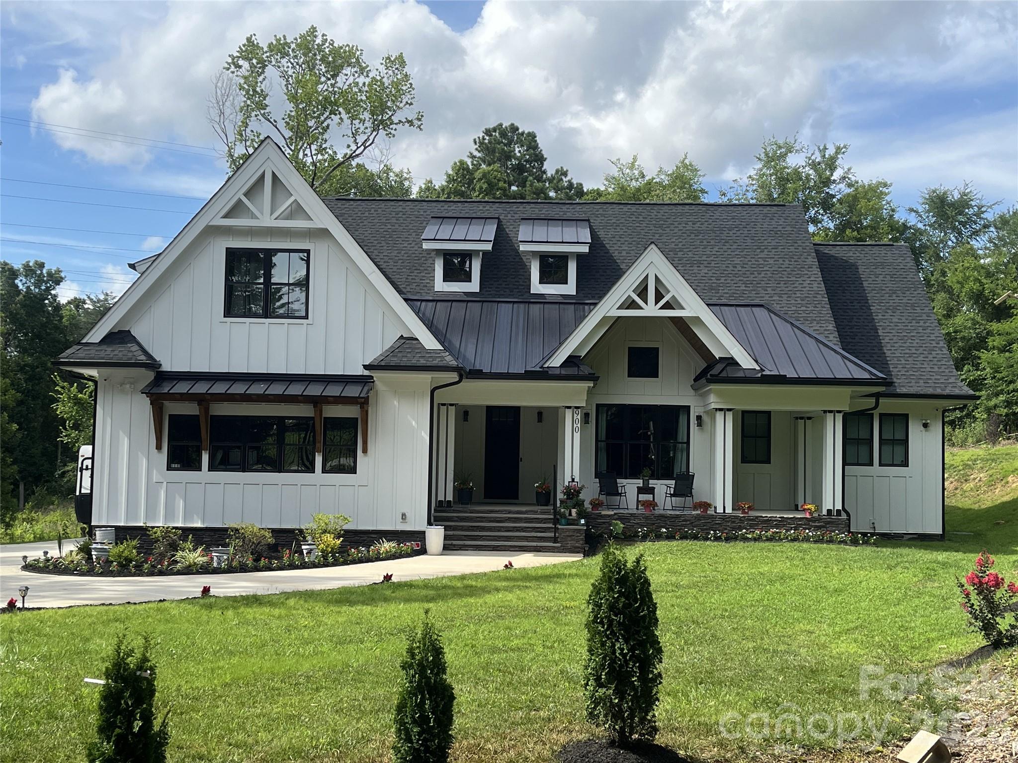 900 Houston Heights Road, Charlotte, photo 1 of 8