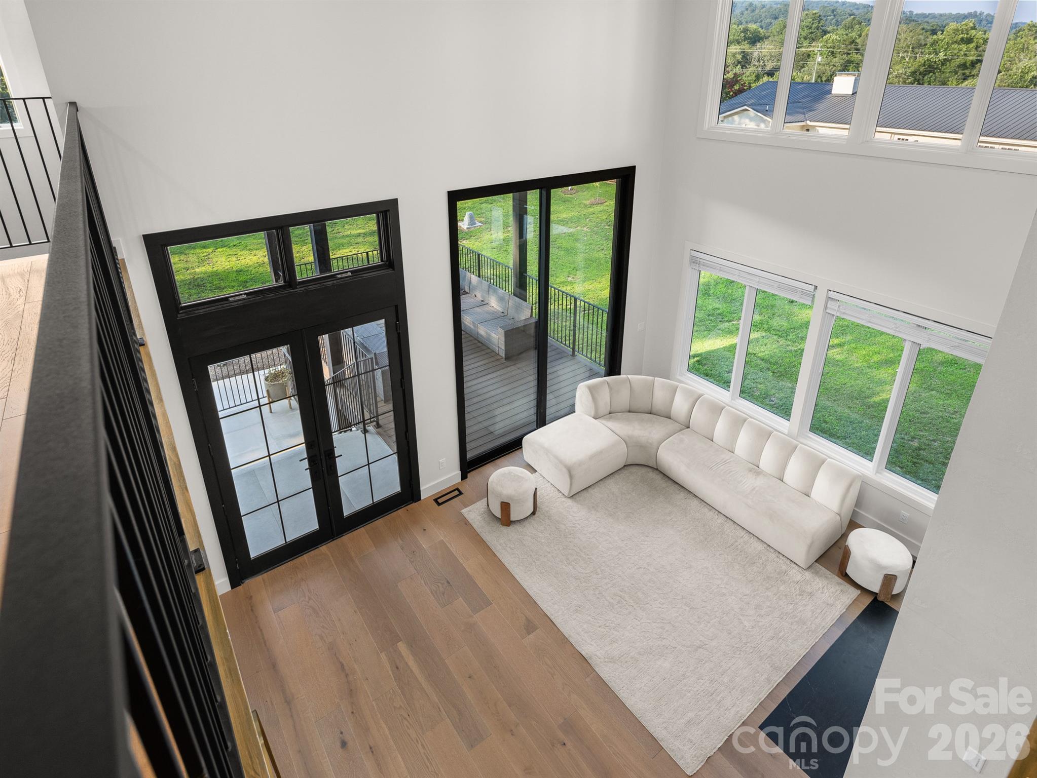 52 Klimovych Road, Hendersonville, photo 1 of 8