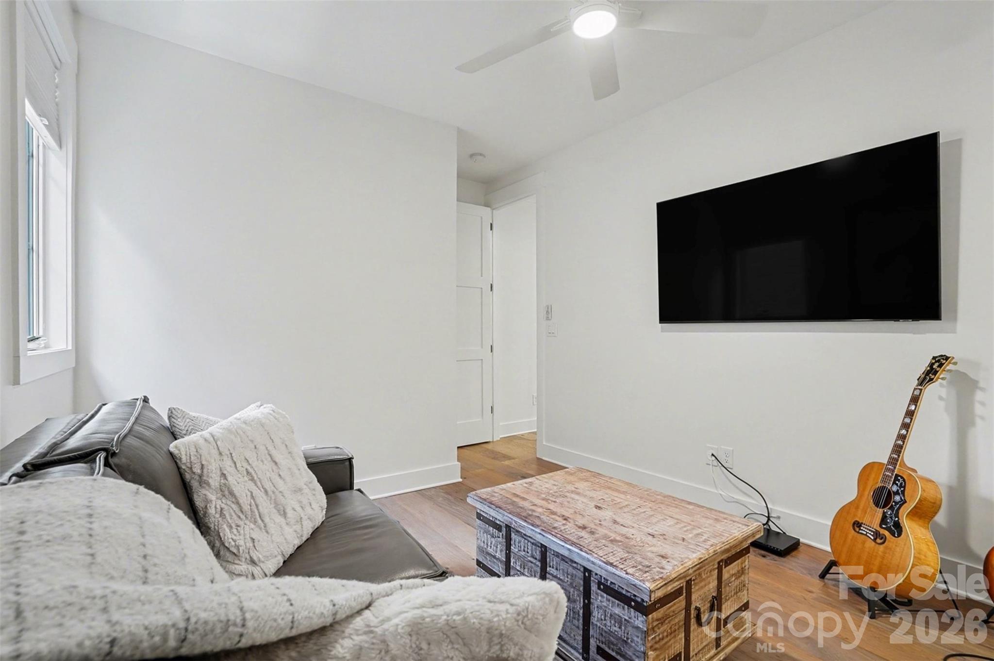 915 Laurel Creek Lane, Charlotte, photo 7 of 8