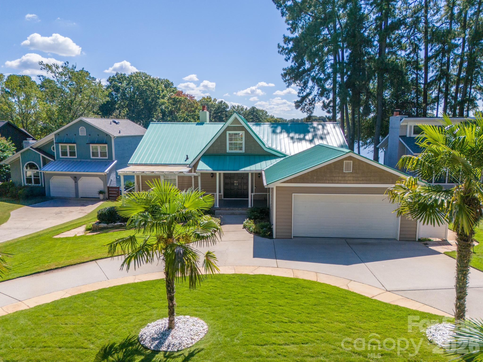 20919 Island Forest Drive, Cornelius, photo 3 of 8