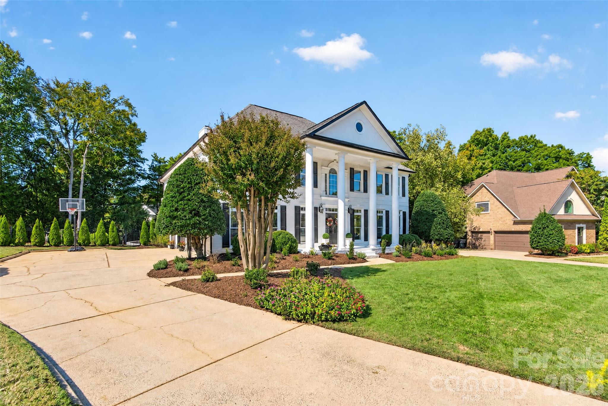 8634 Woodmere Crossing Drive, Charlotte, photo 2 of 8