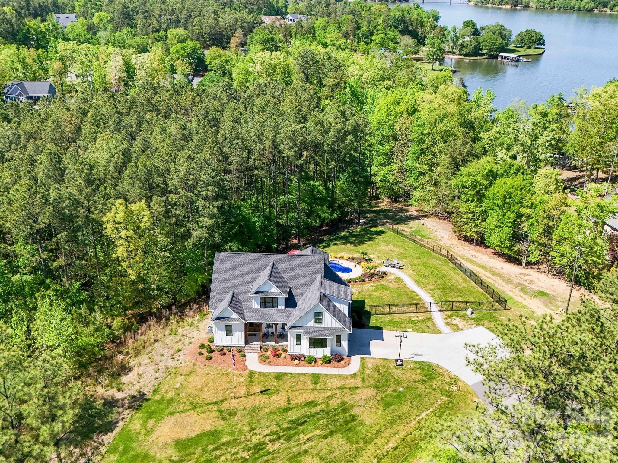 4588 Rinaldo Road, York, photo 5 of 8