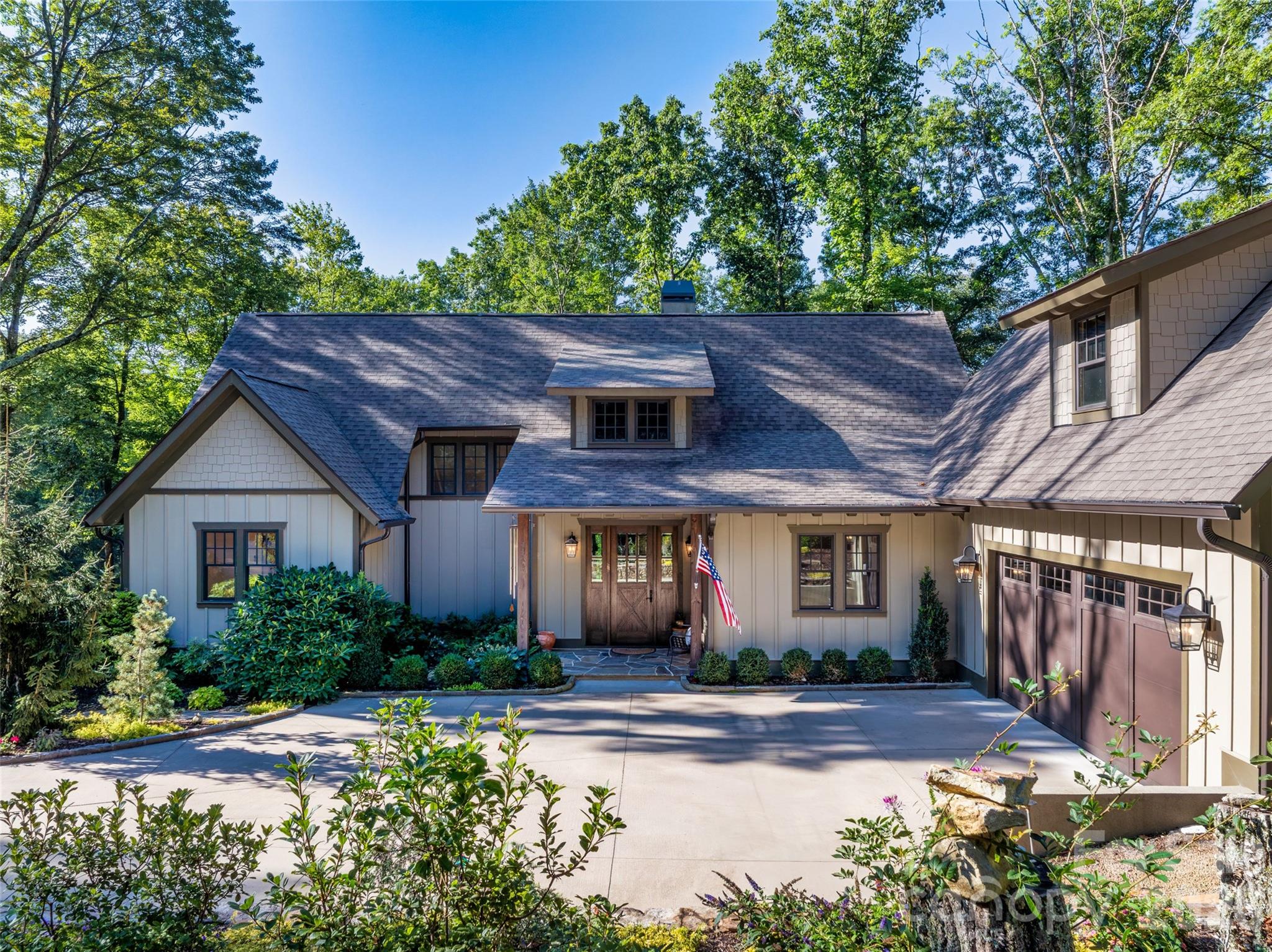 442 Autumn Sky Drive, Hendersonville, photo 2 of 8