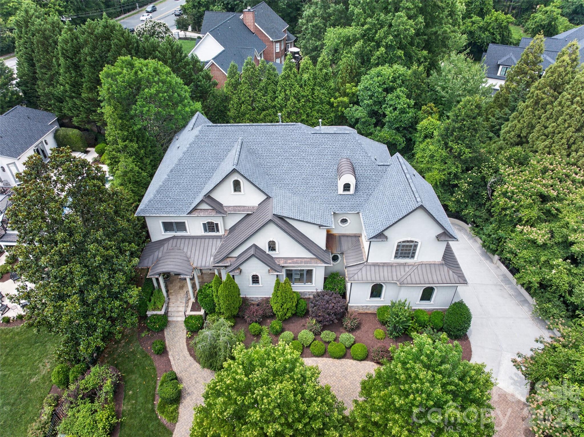 2132 Foxcroft Woods Lane, Charlotte, photo 1 of 8
