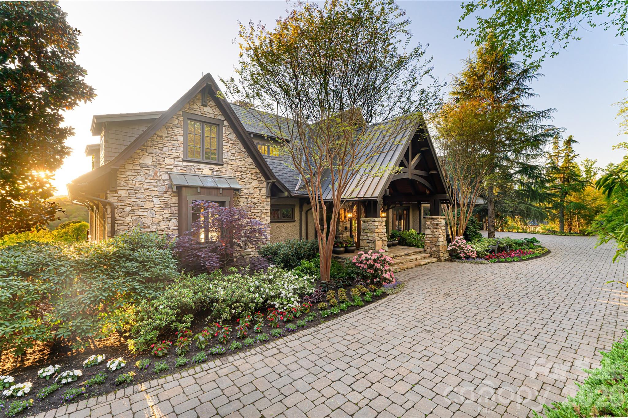 66 N Deerhaven Lane, Asheville, photo 3 of 8