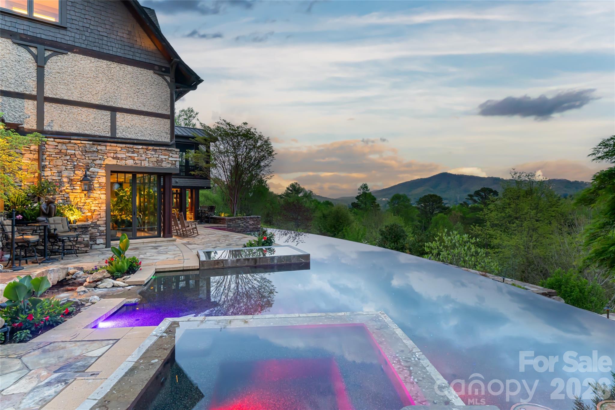66 N Deerhaven Lane, Asheville, photo 1 of 8