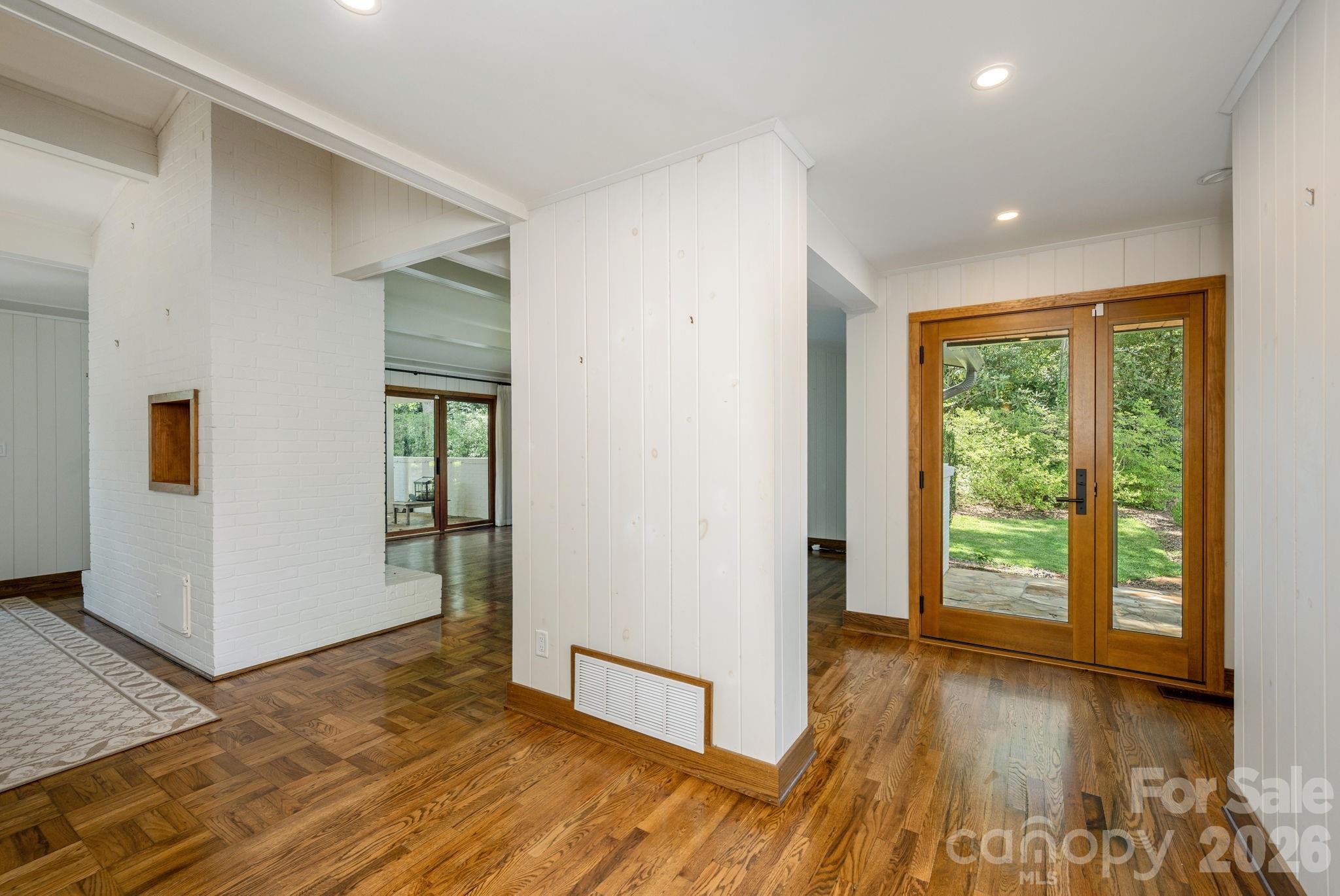 28 Forest Road, Asheville, photo 4 of 8