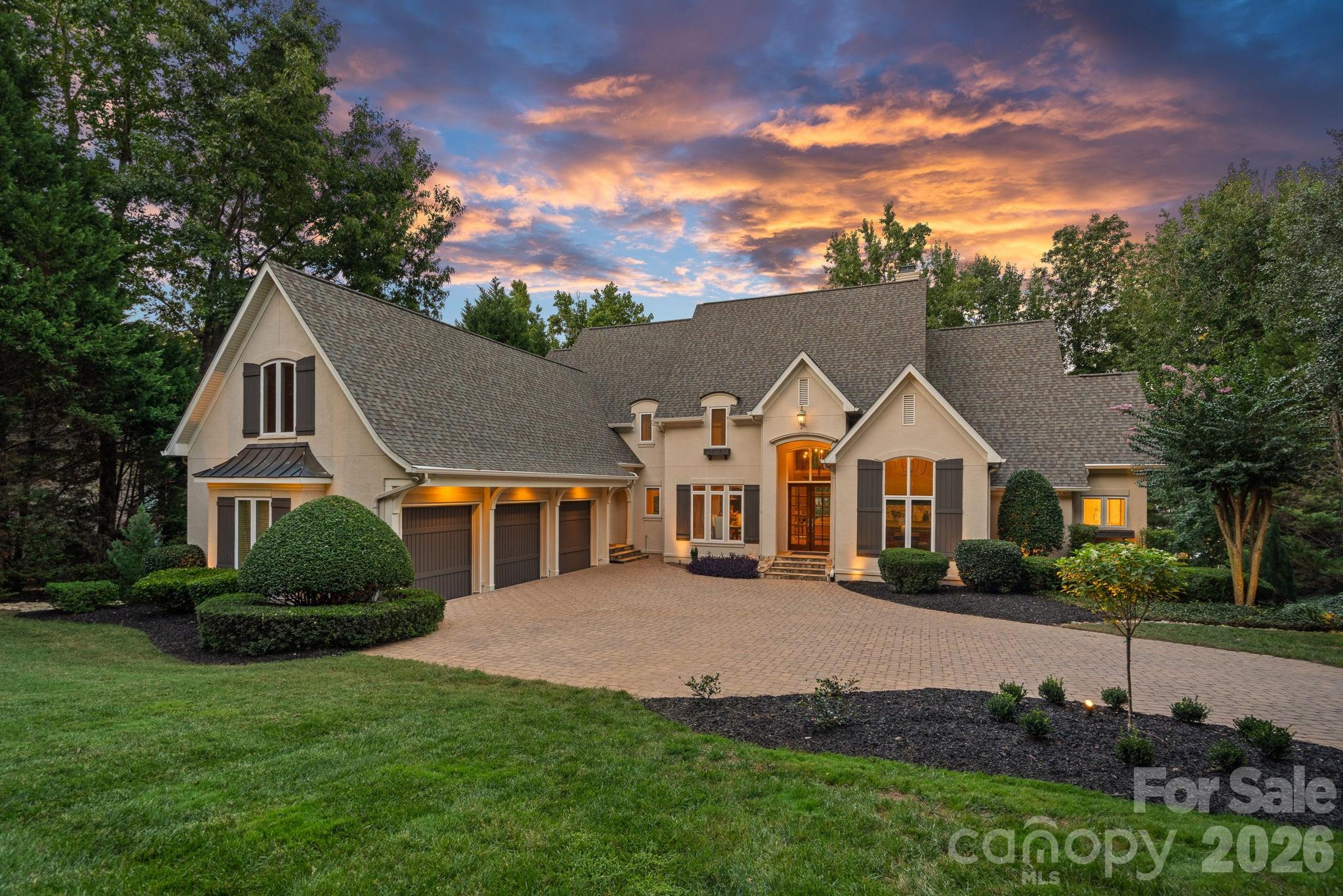 177 Great Point Drive, Mooresville, photo 1 of 8