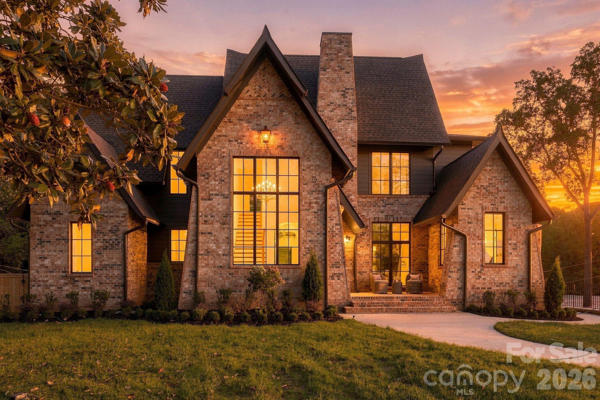 122 Lansdowne Road, Charlotte, photo 1 of 8