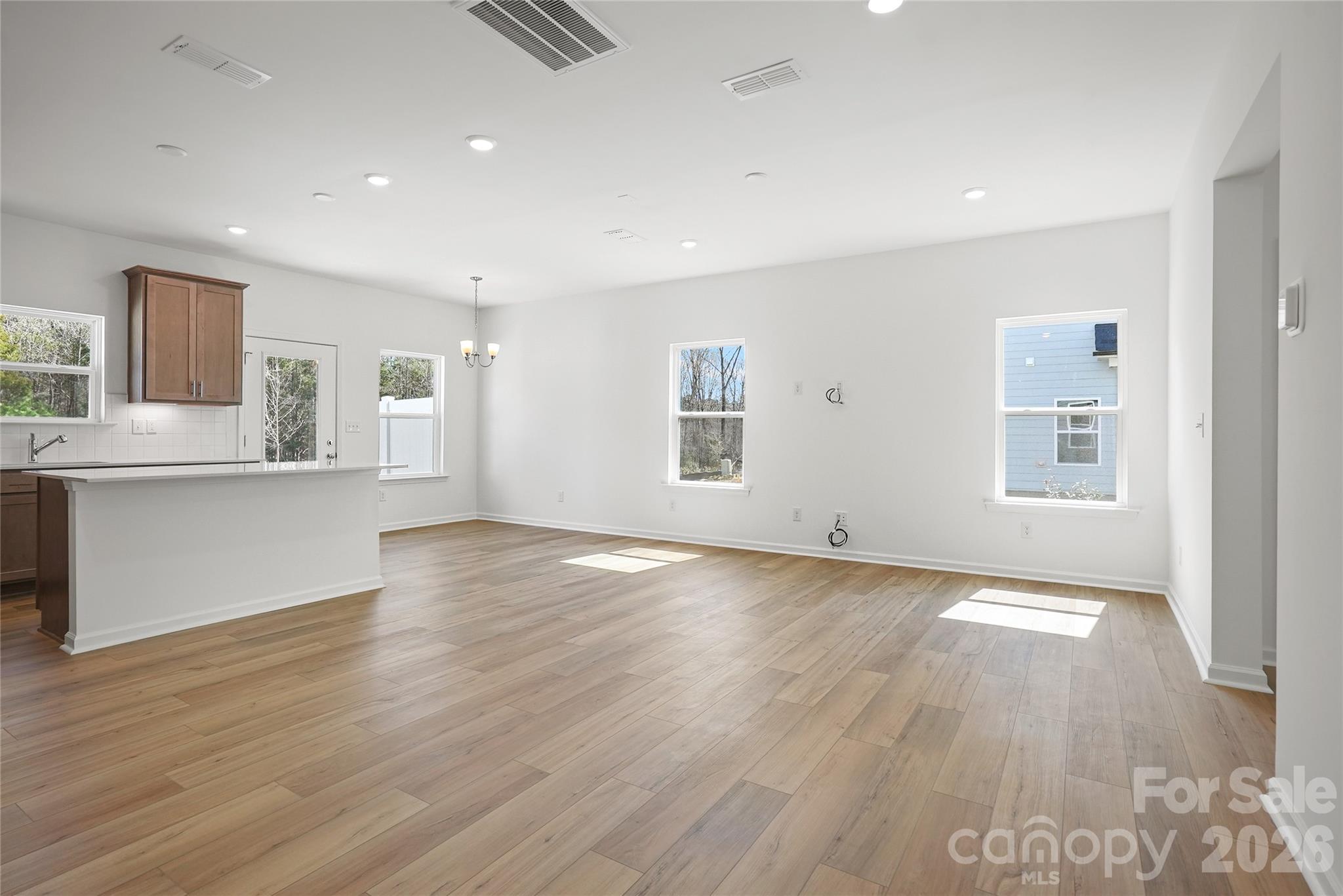 13027 Muscovy Court, Charlotte, photo 6 of 8