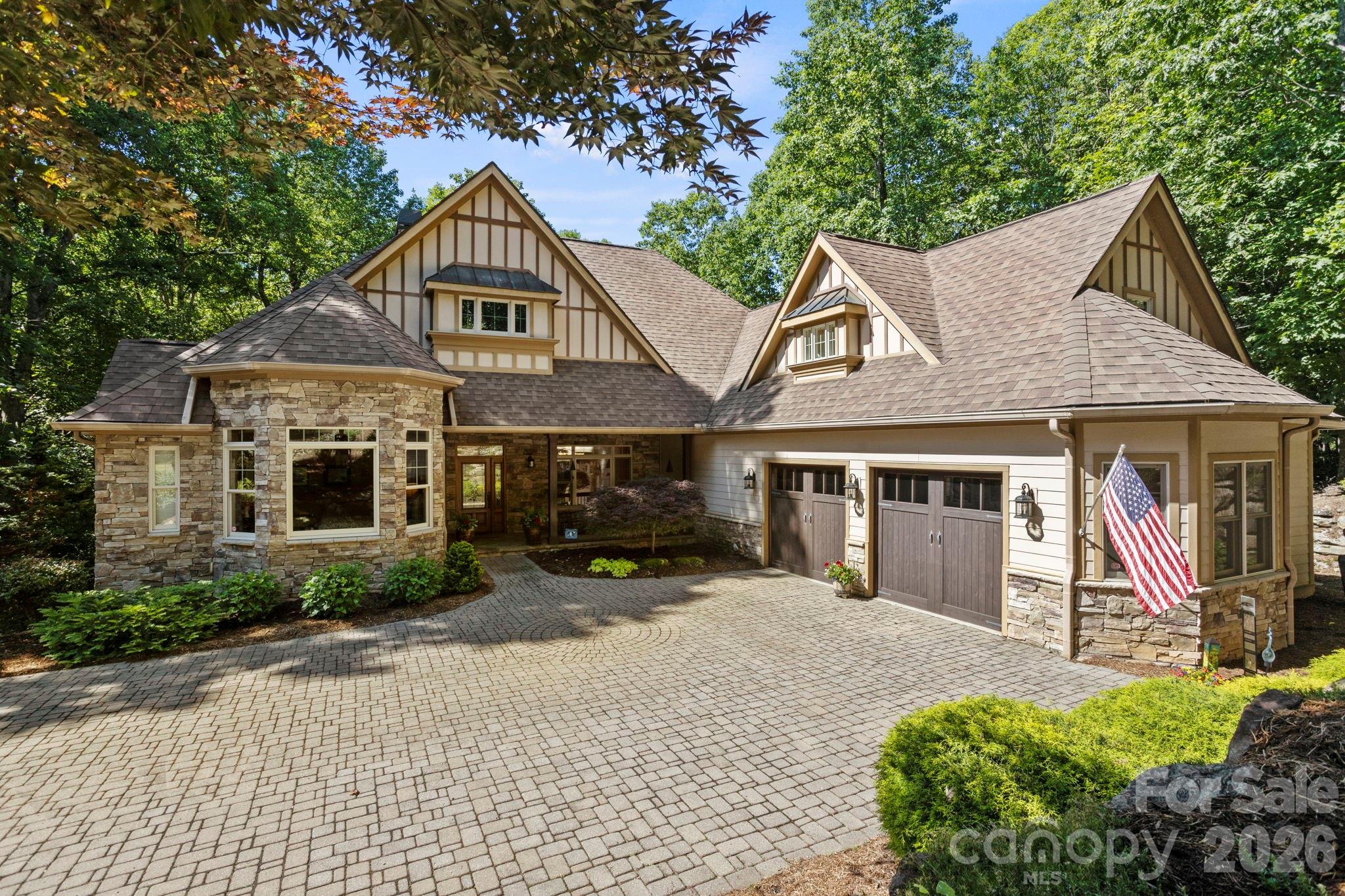 132 Pinnacle Peak Lane, Flat Rock, photo 2 of 8