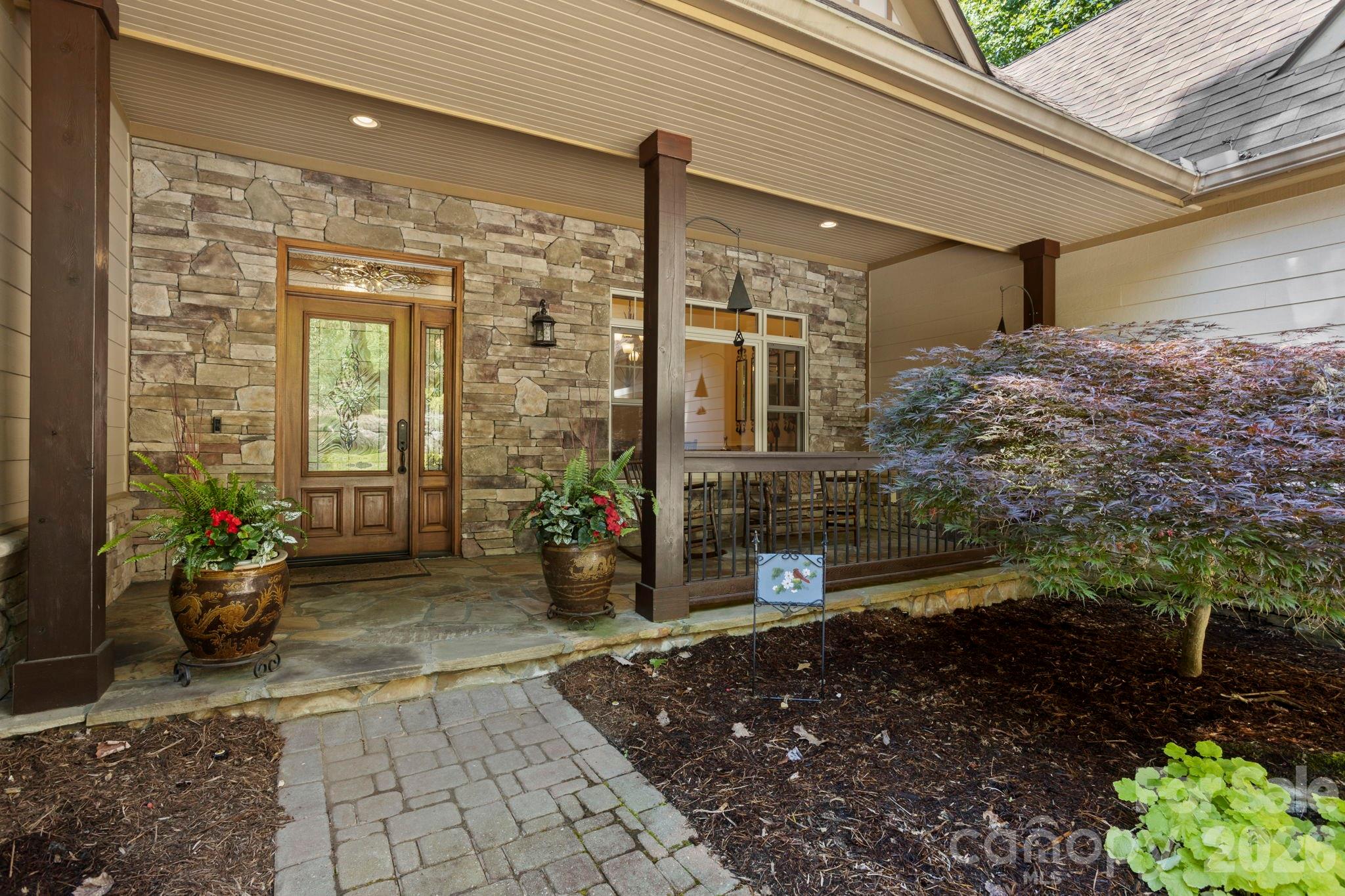 132 Pinnacle Peak Lane, Flat Rock, photo 3 of 8
