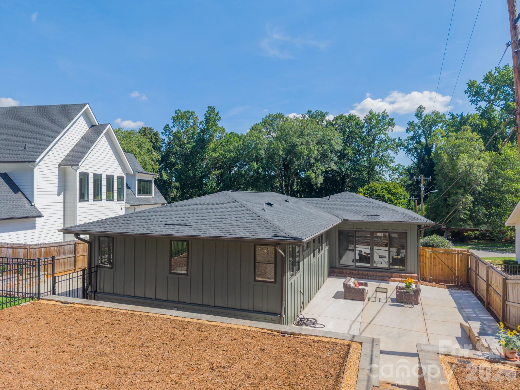 5546 Murrayhill Road, Charlotte, photo 2 of 8