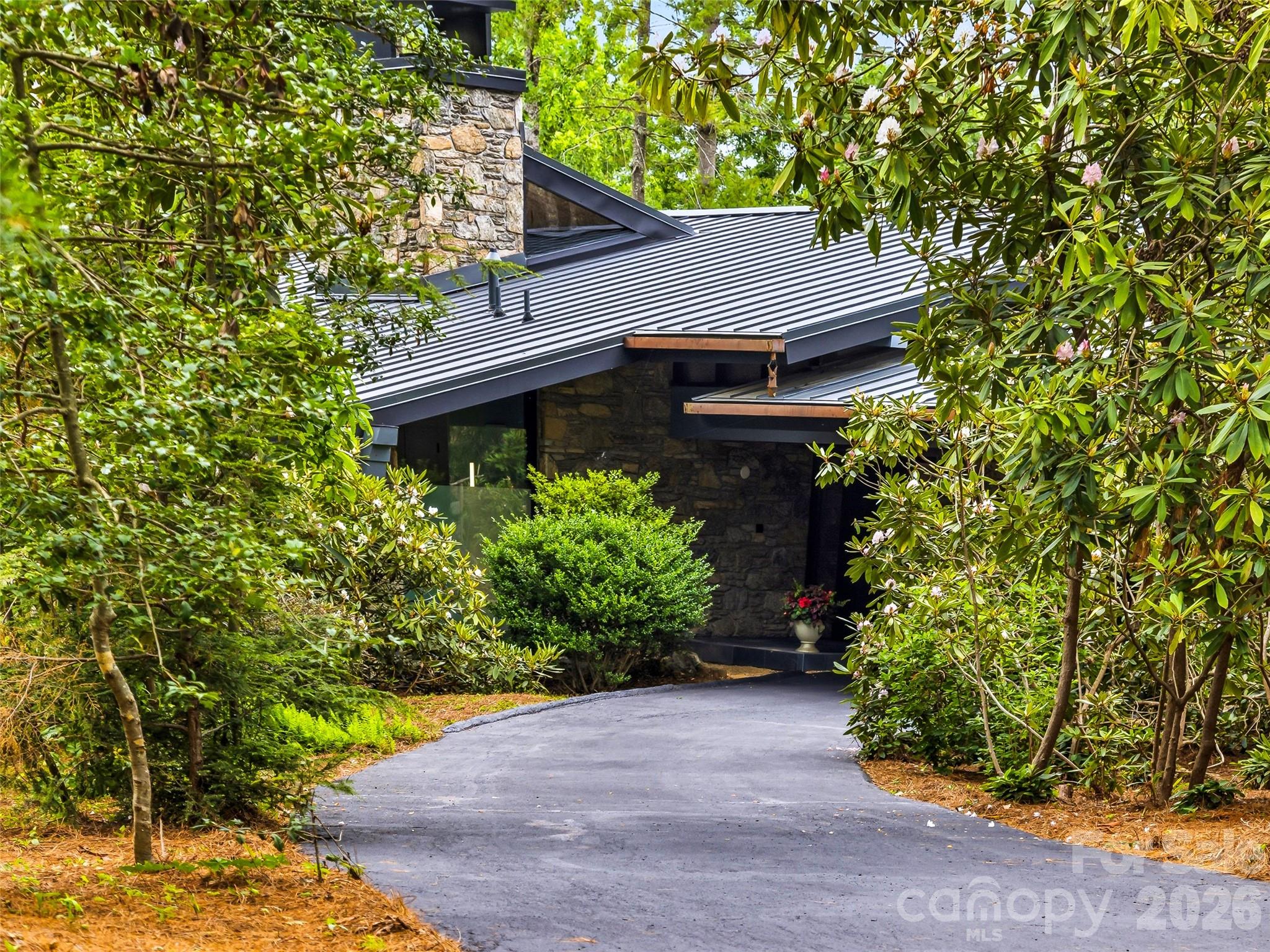 3 Holly Hill Road, Biltmore Forest, photo 3 of 8