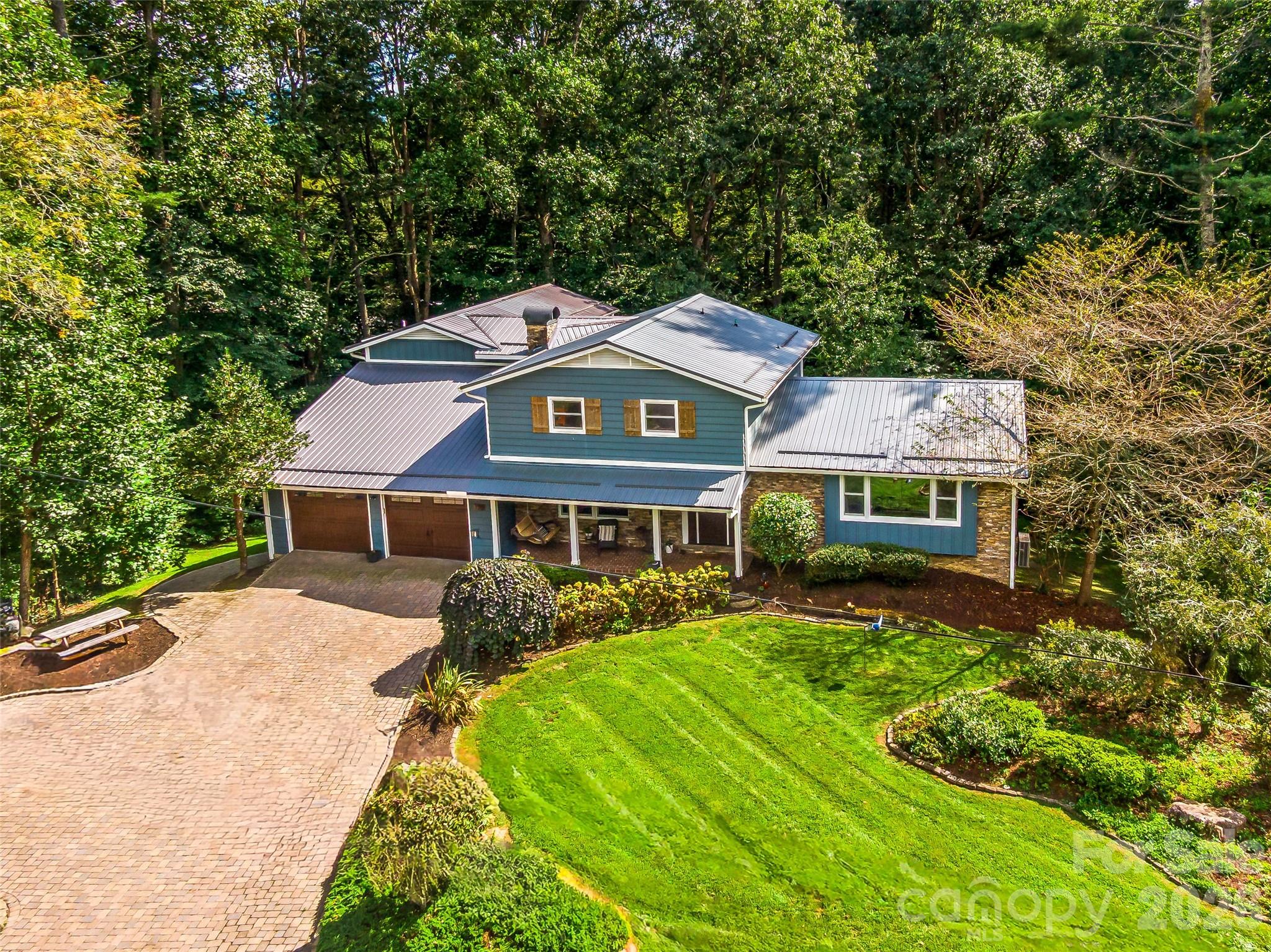 135 Dogwood Drive, Brevard, photo 3 of 8